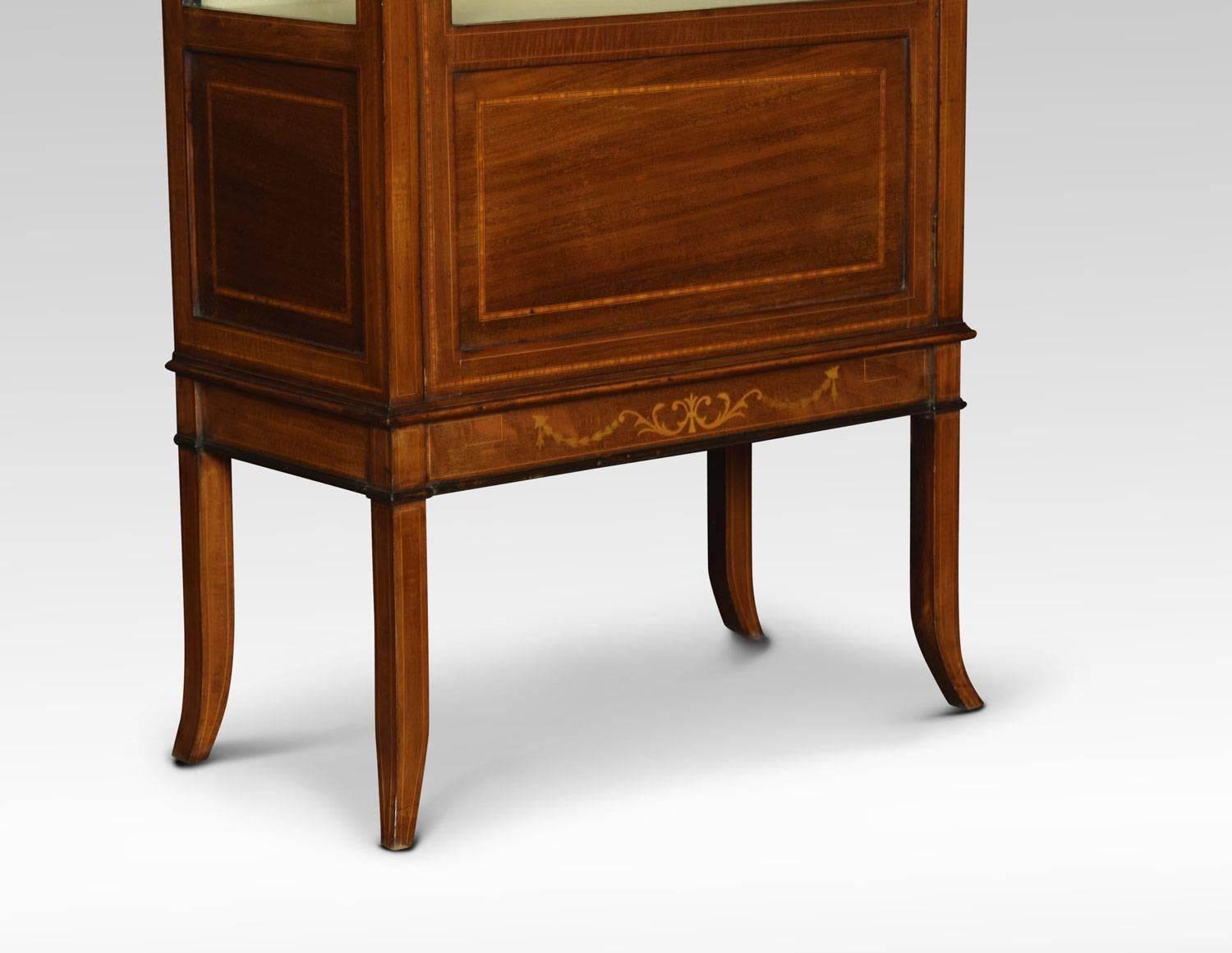 Sheraton Revival Mahogany Single Door Display Cabinet In Excellent Condition In Cheshire, GB