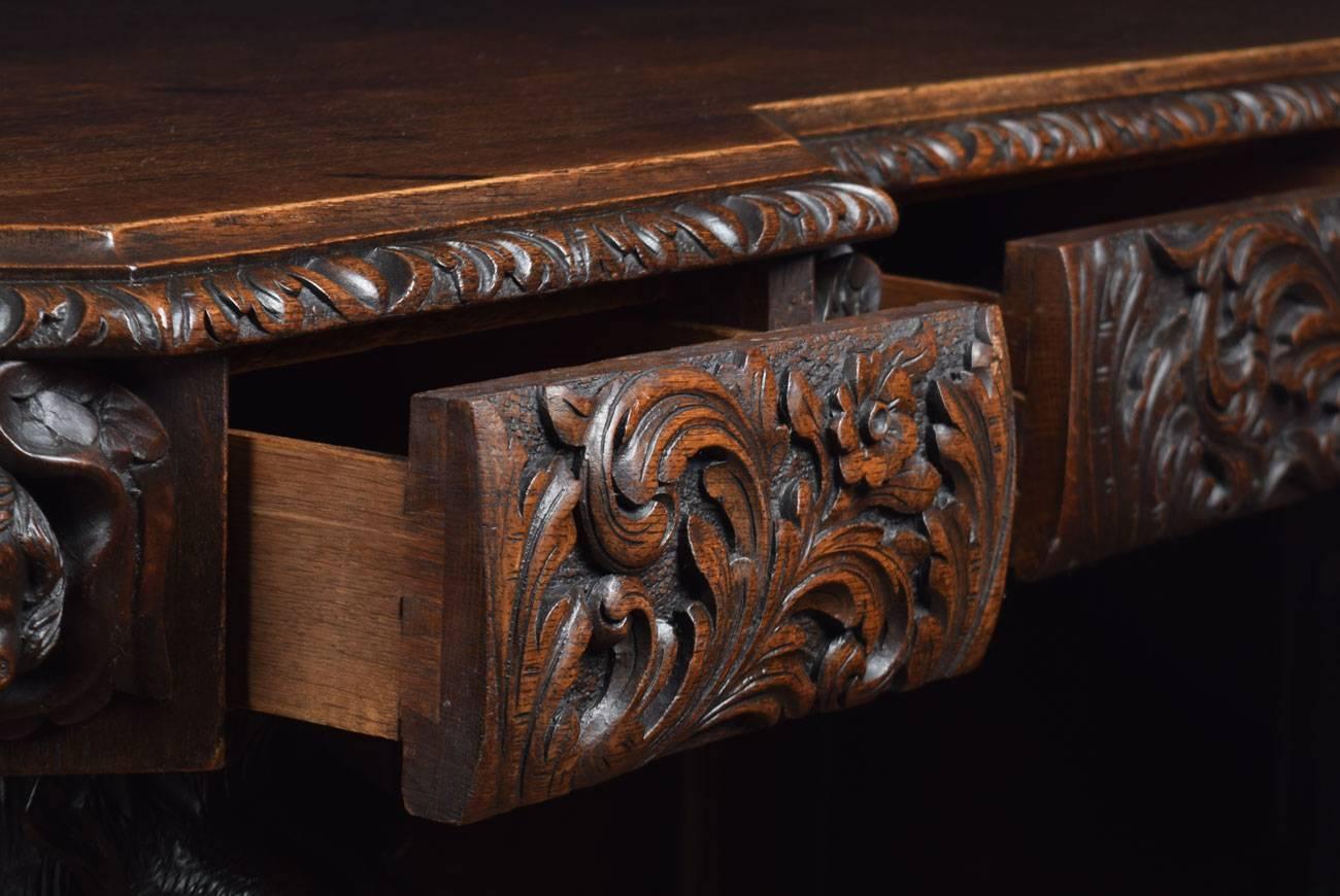 Large Carved Oak Sideboard im Zustand „Gut“ in Cheshire, GB