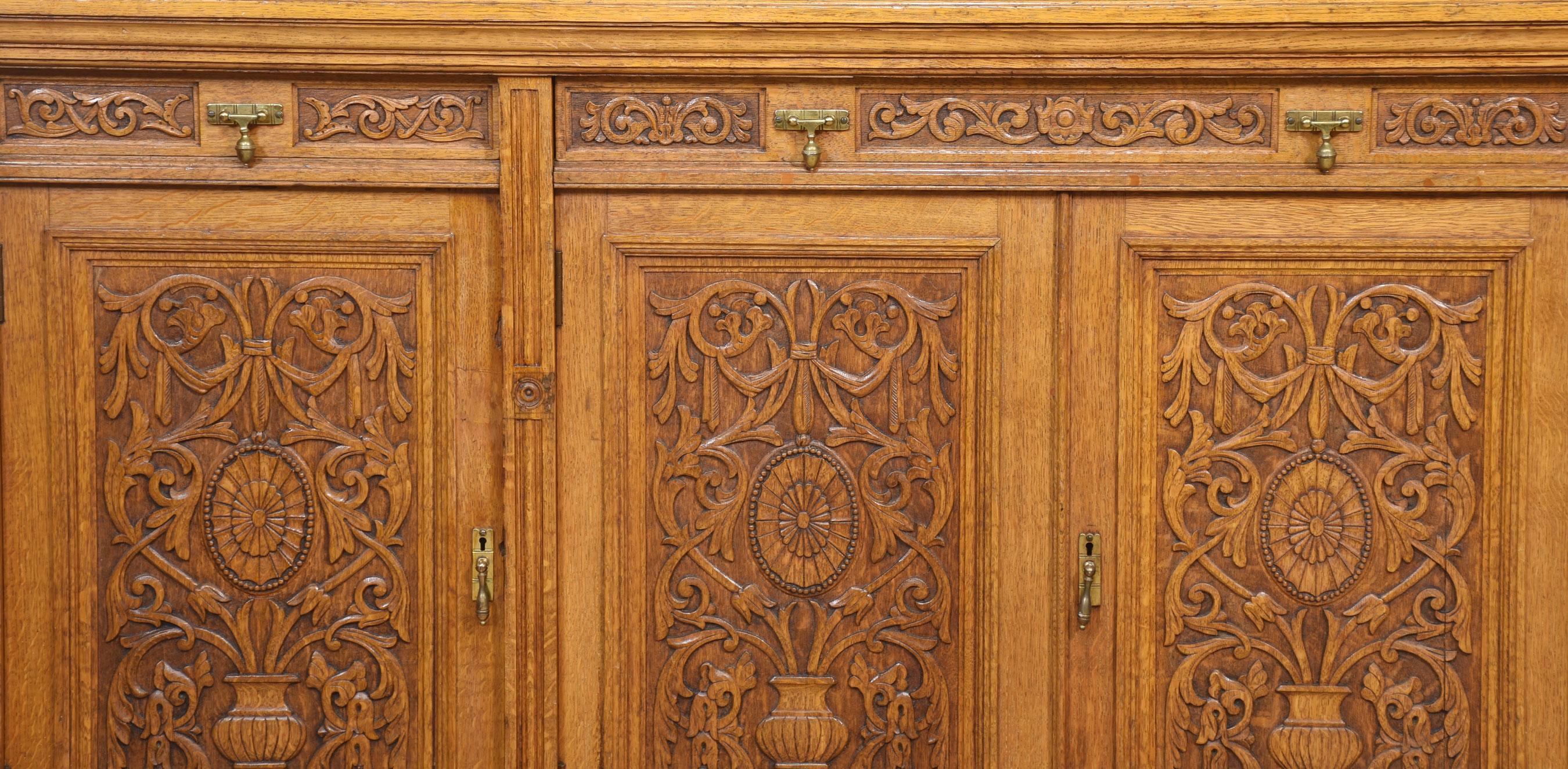 Quercia Grande libreria intagliata in Oak in vendita