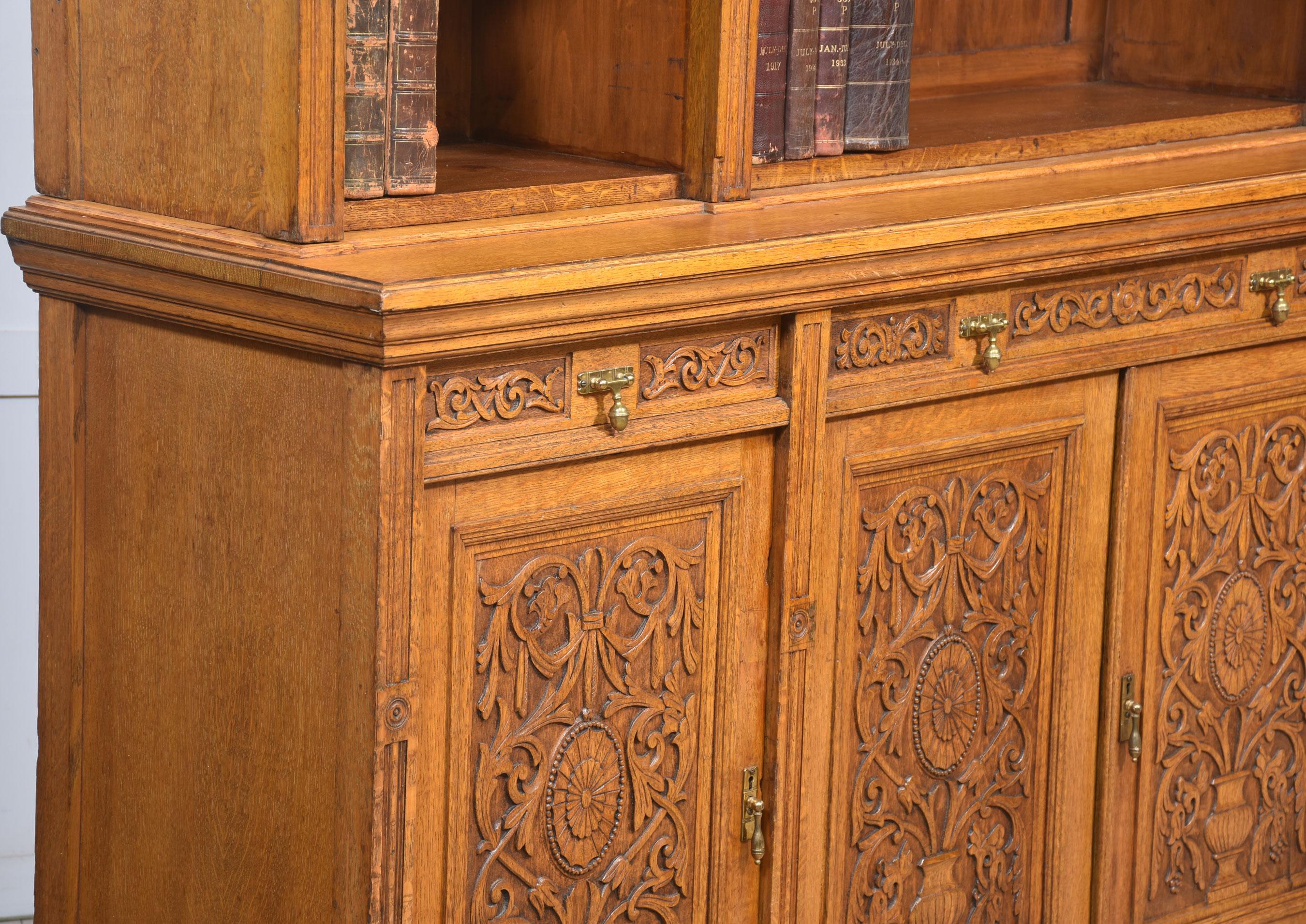 Grande libreria intagliata in Oak in vendita 4