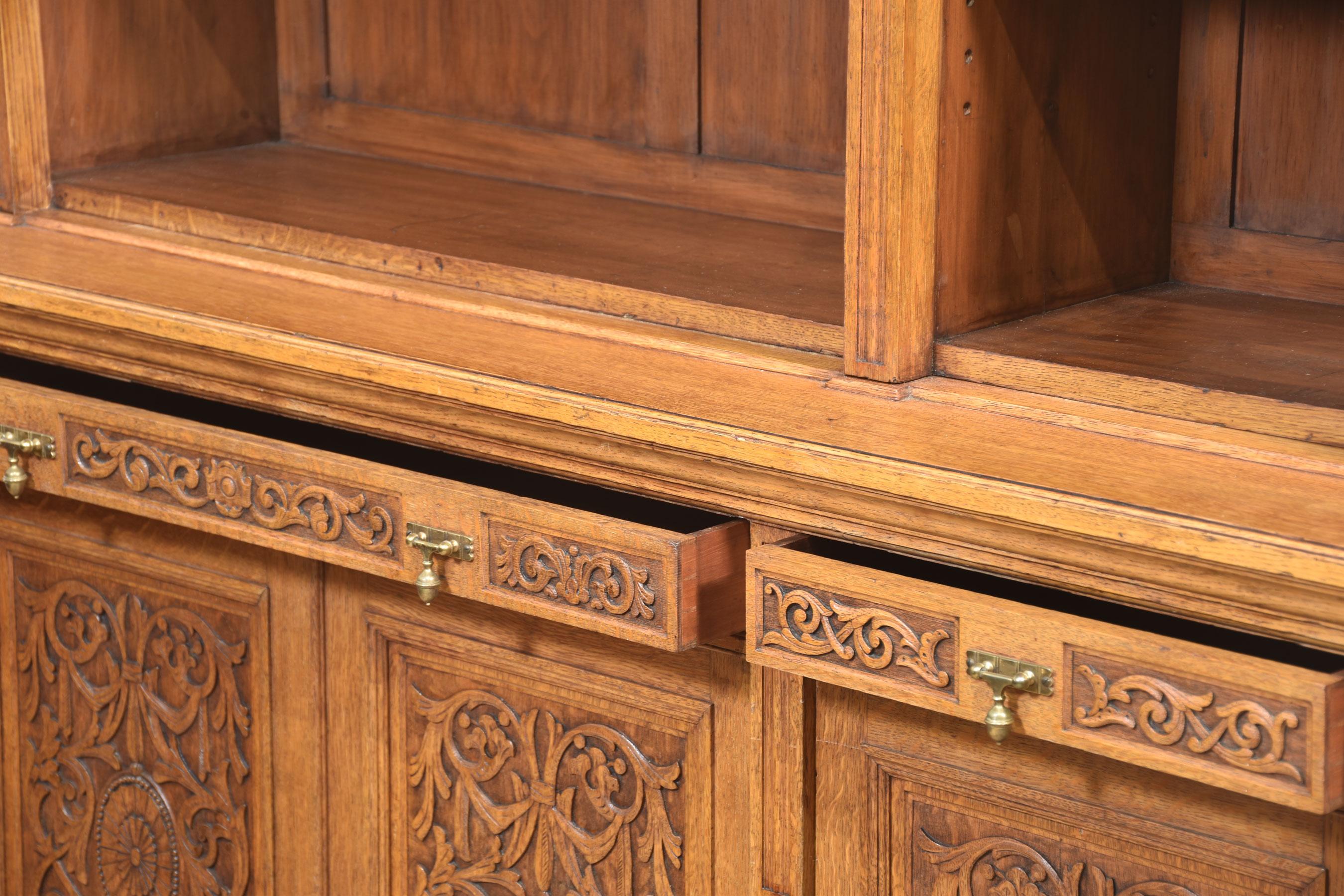 Grande libreria intagliata in Oak in vendita 12