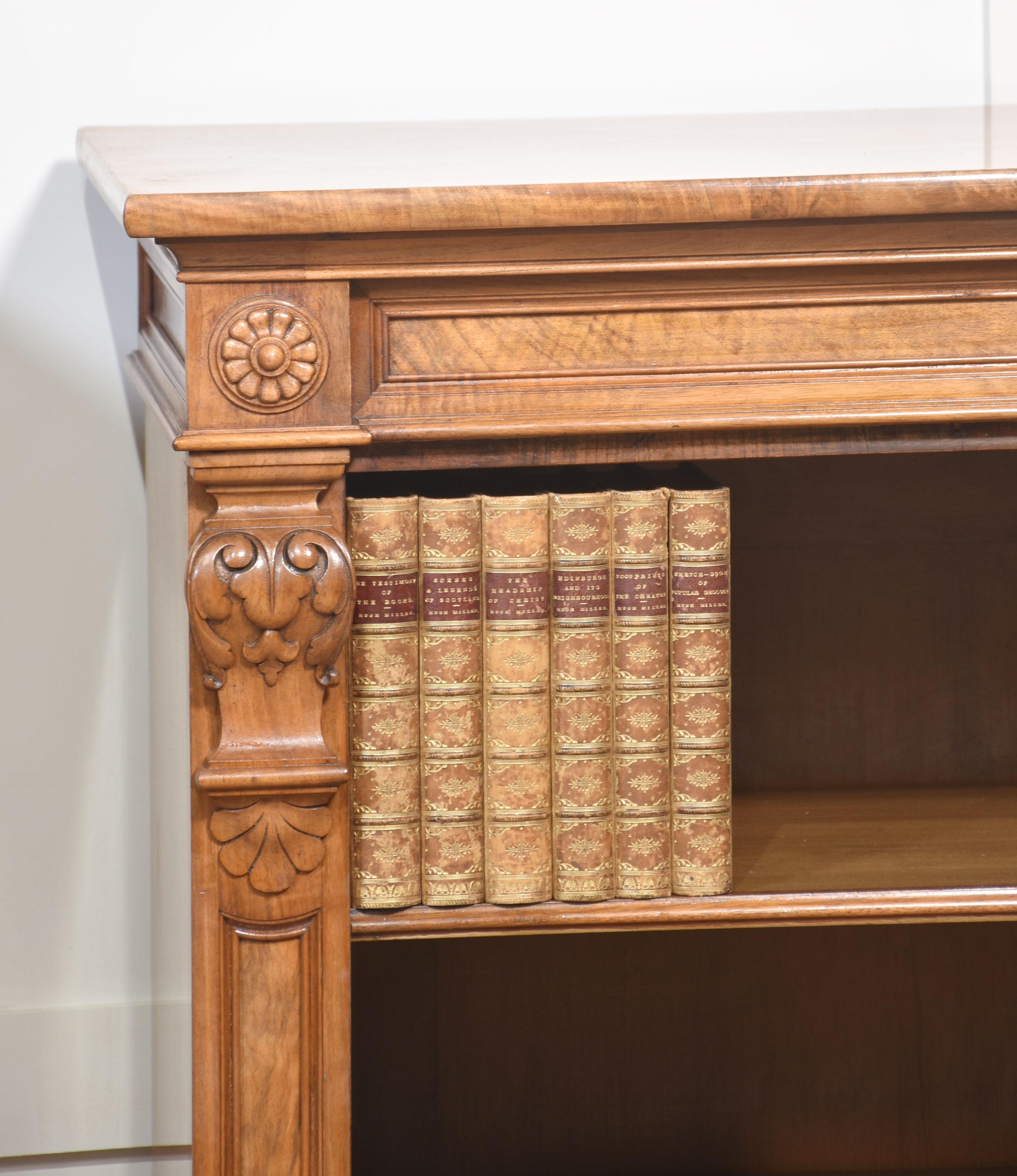 Pair of 19th century walnut open bookcases For Sale 4