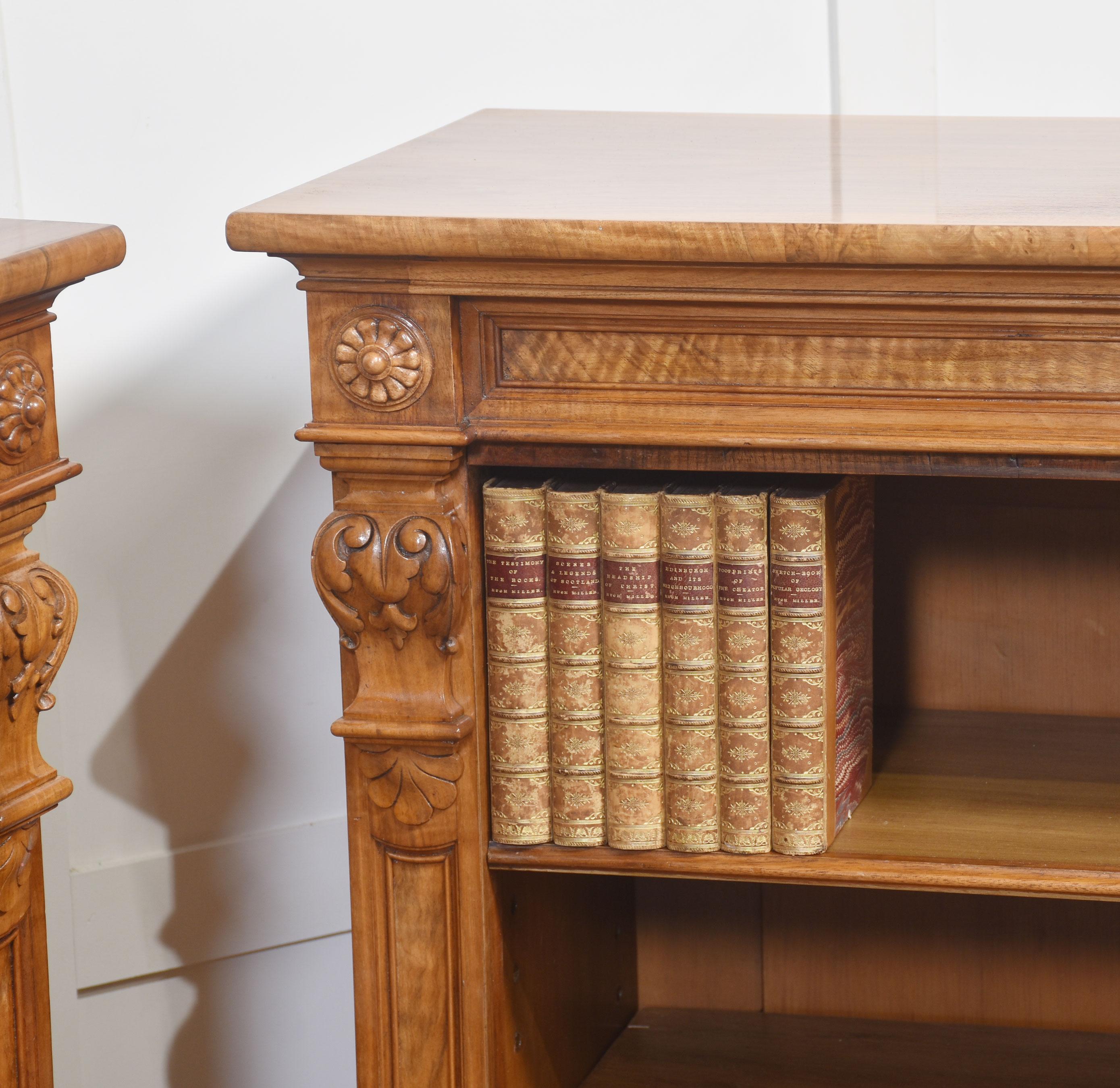 Pair of 19th century walnut open bookcases For Sale 12
