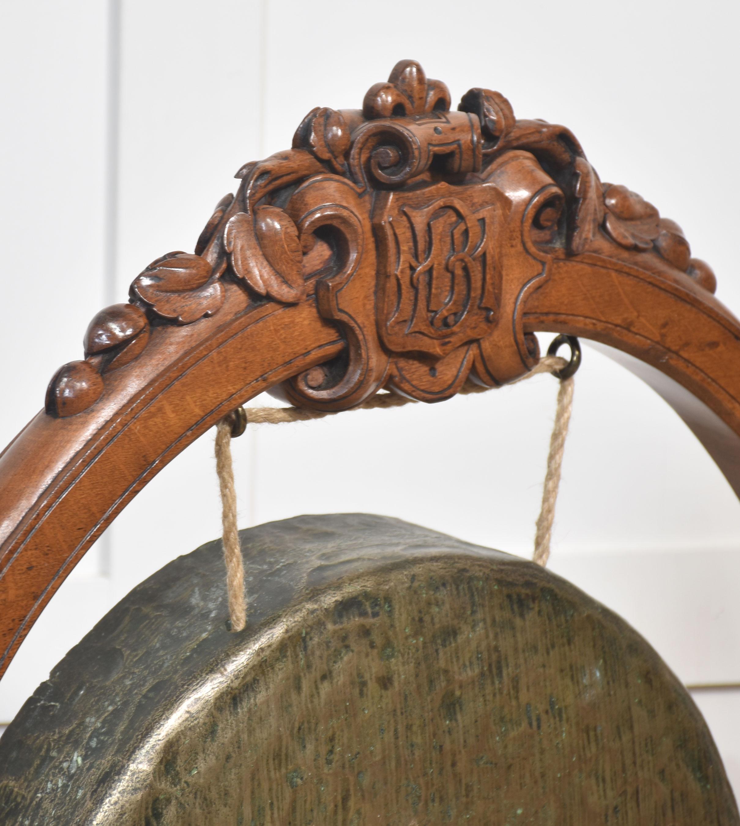 Britannico Gong da pranzo con cornice in Oak in vendita