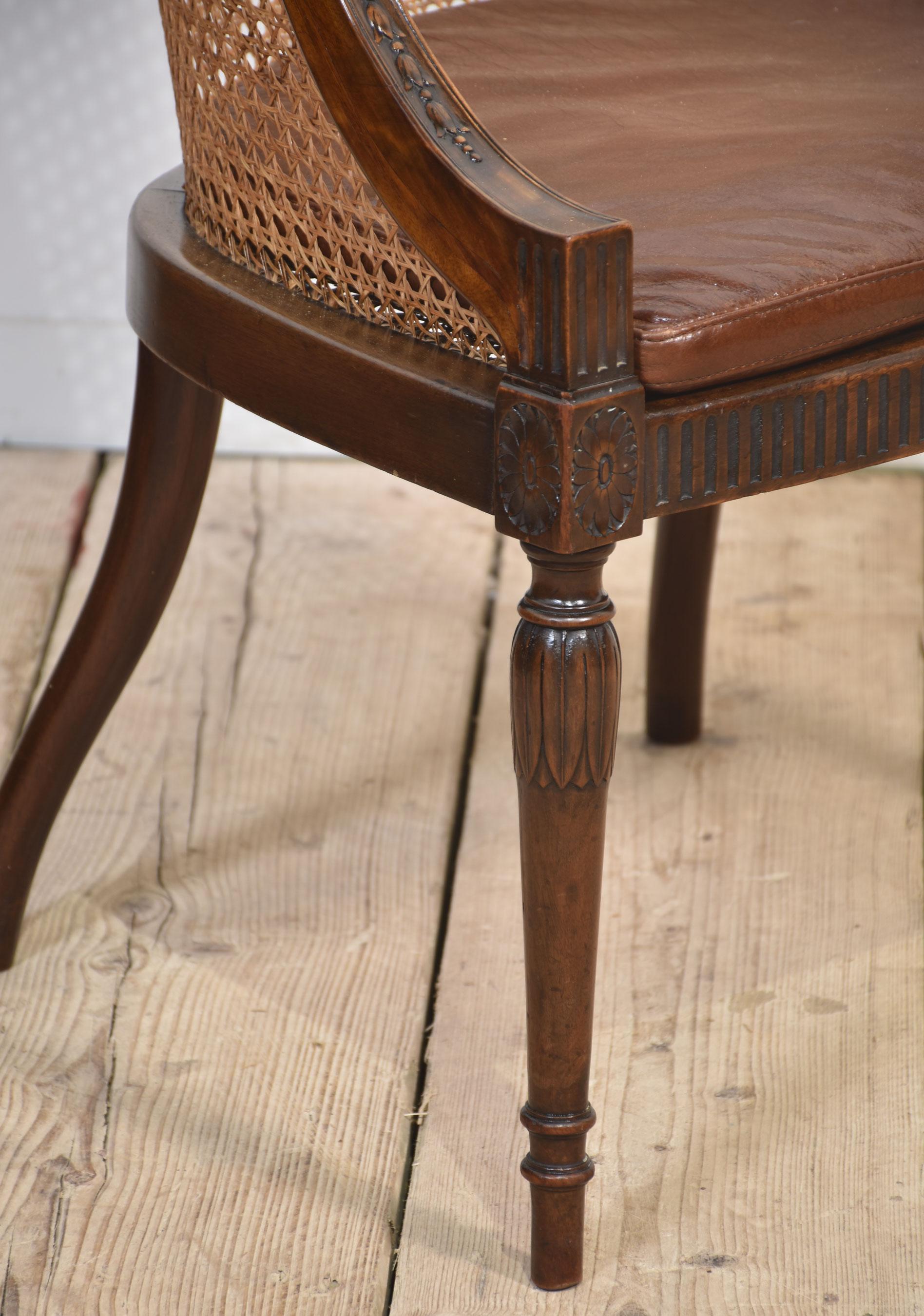 Mahagoni gerahmter bergere Wannen-Sessel im Zustand „Gut“ im Angebot in Cheshire, GB