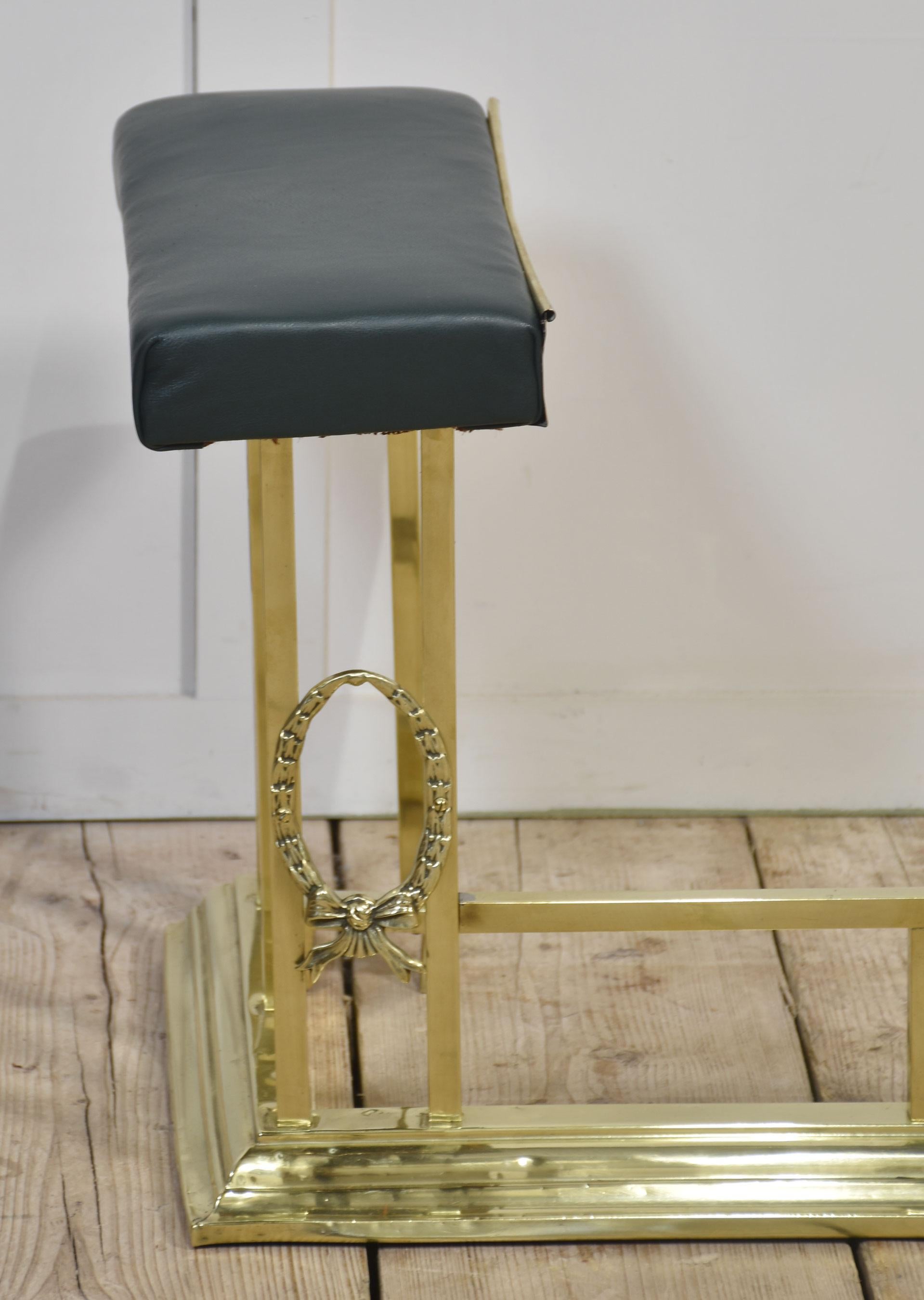 Brass club fender In Good Condition For Sale In Cheshire, GB