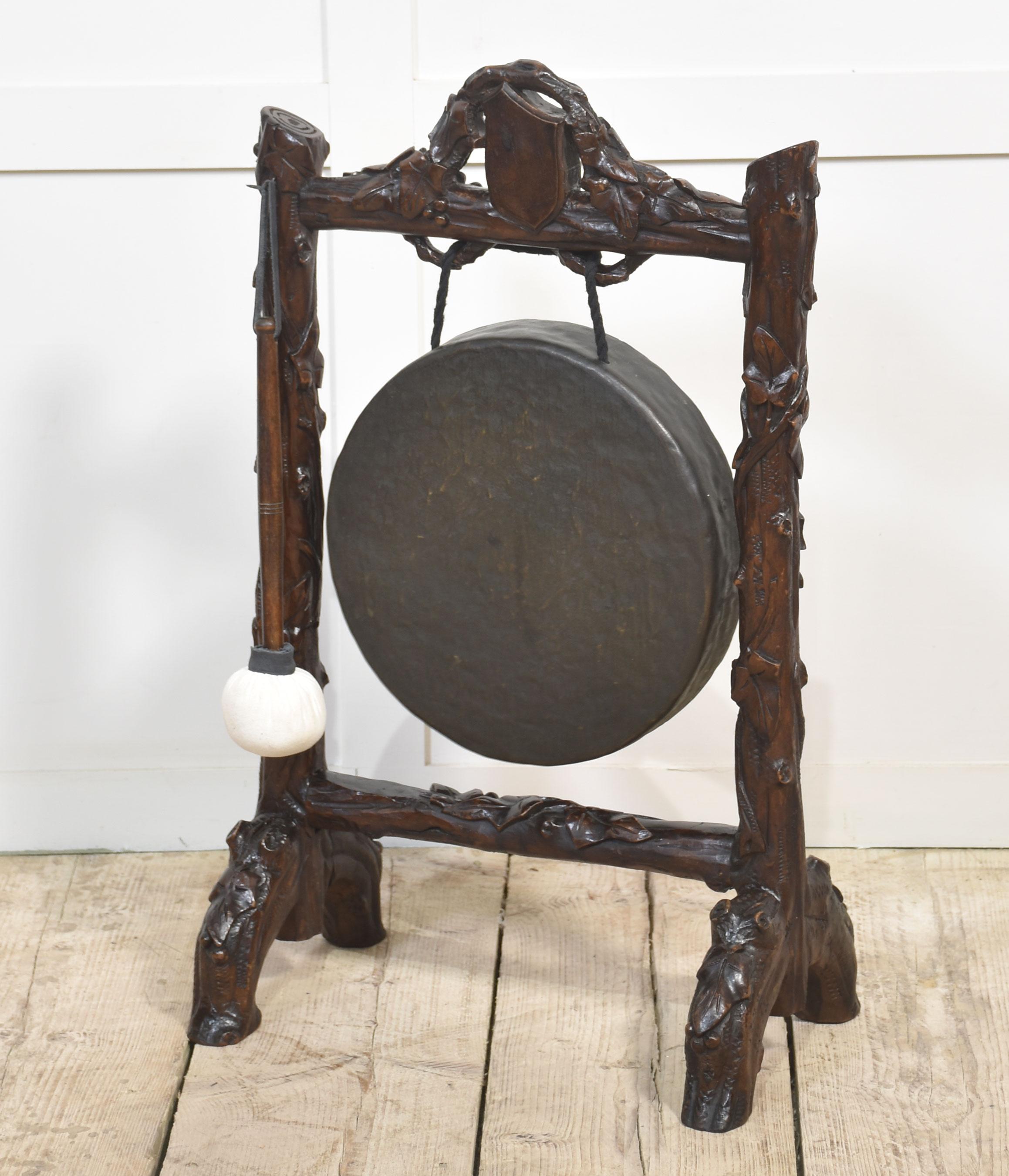 Chêne Gong de table à cadre en chêne sculpté en vente