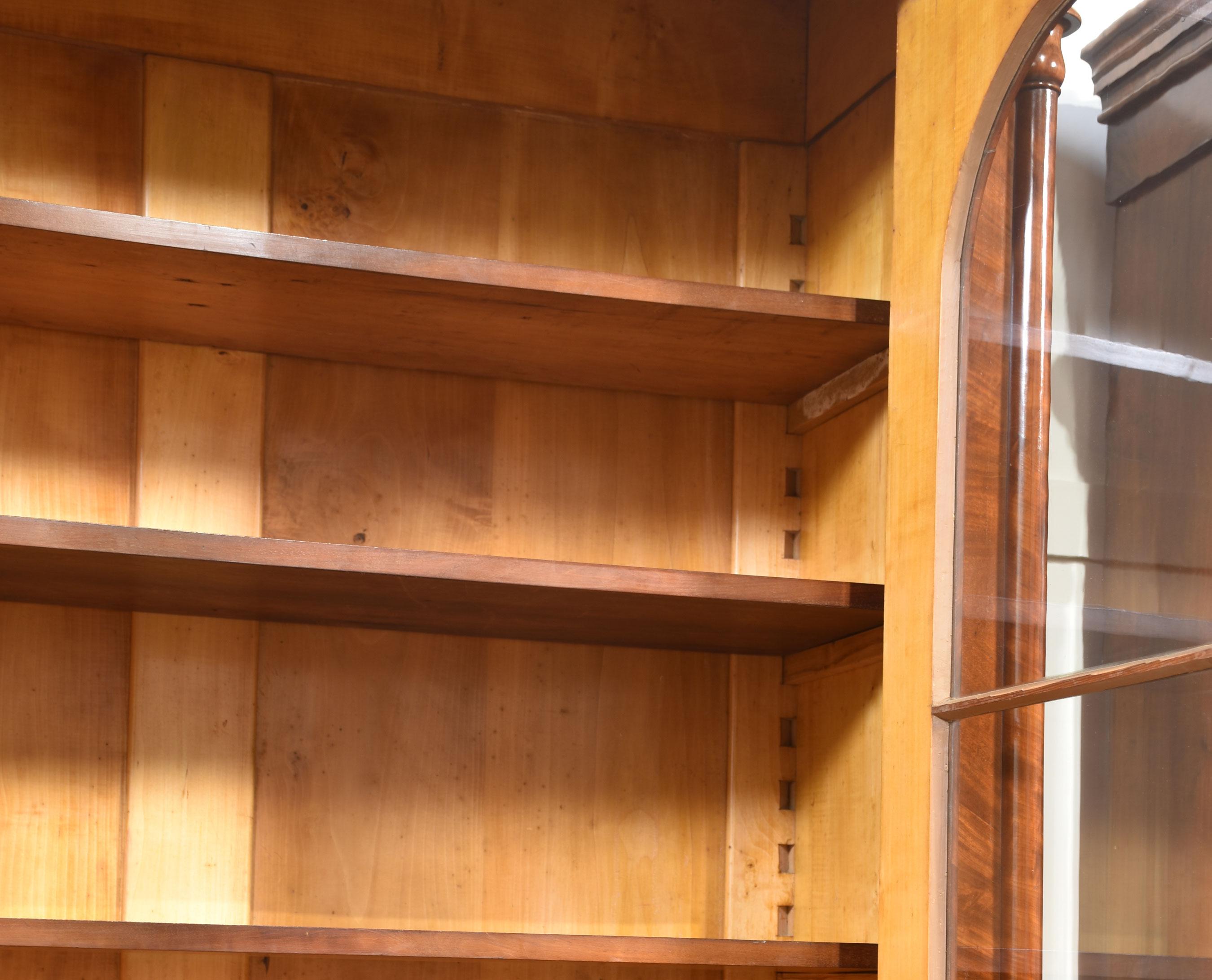 Coppia di librerie da biblioteca in mogano in vendita 5