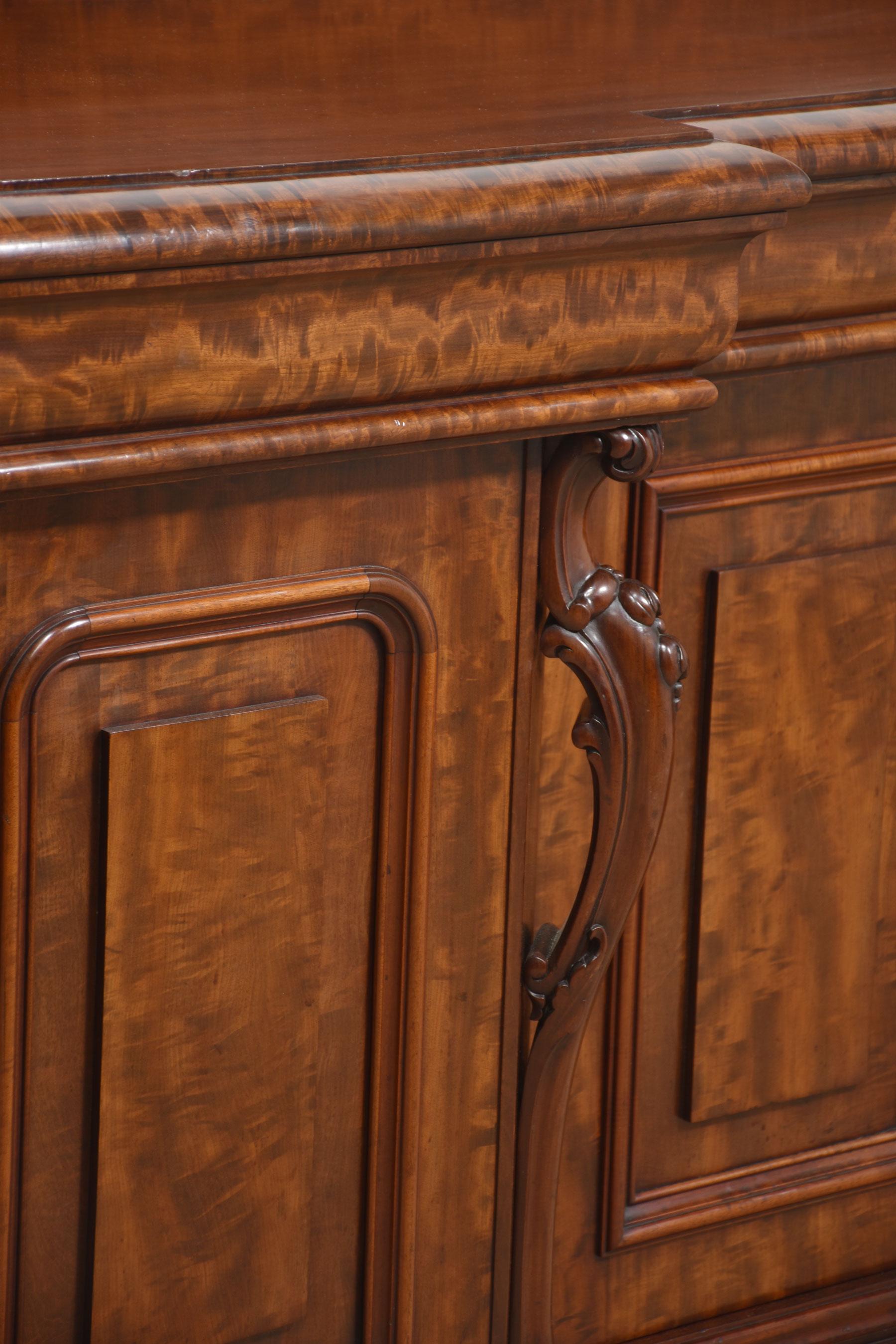 19th Century Large figured mahogany breakfront sideboard For Sale