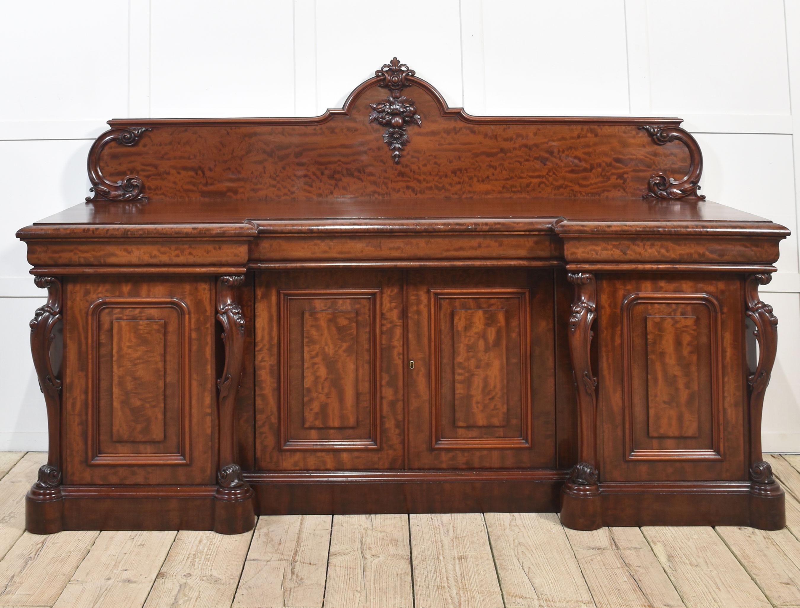 Large figured mahogany breakfront sideboard For Sale 7