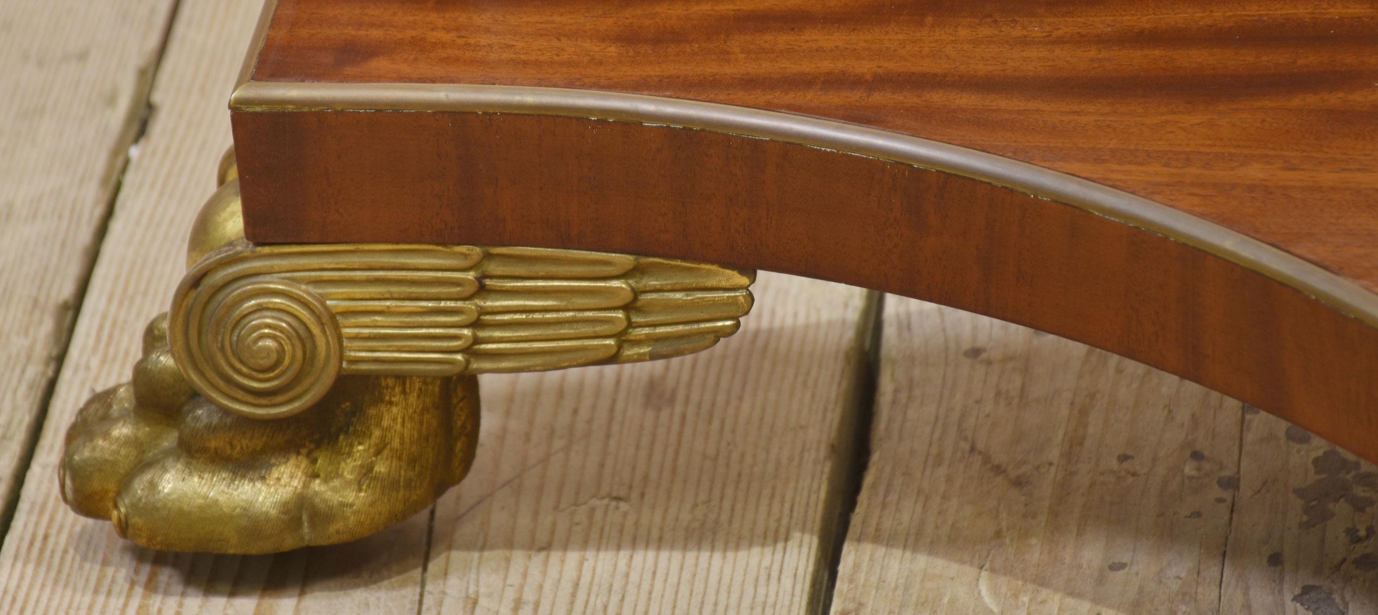 British Mahogany circular coffee table For Sale