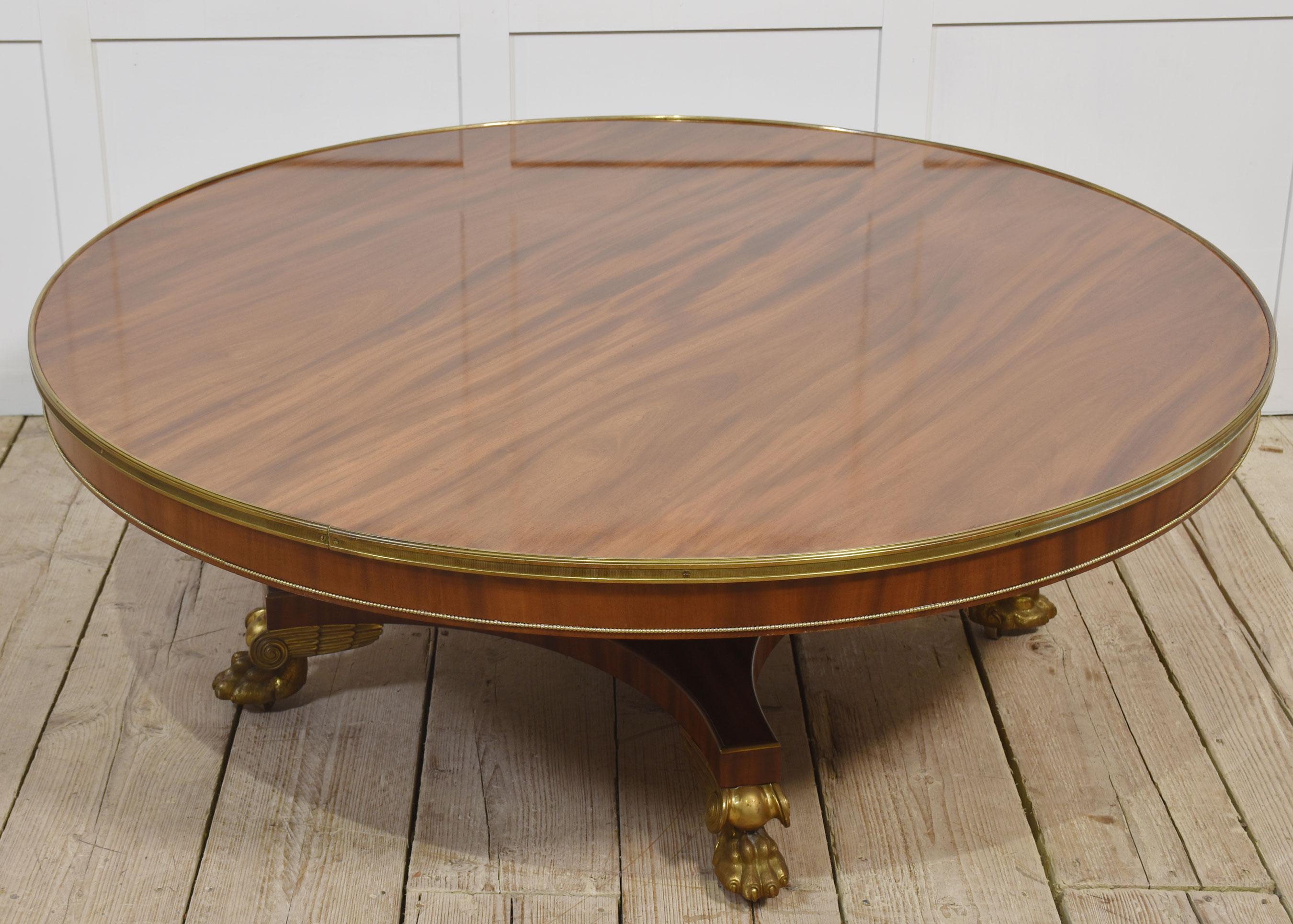 20th Century Mahogany circular coffee table For Sale