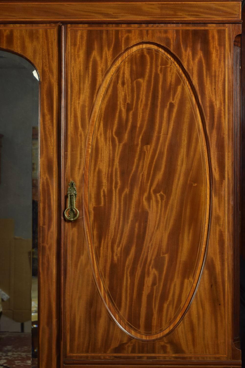 Figured Mahogany Three-Door Wardrobe In Good Condition In Cheshire, GB