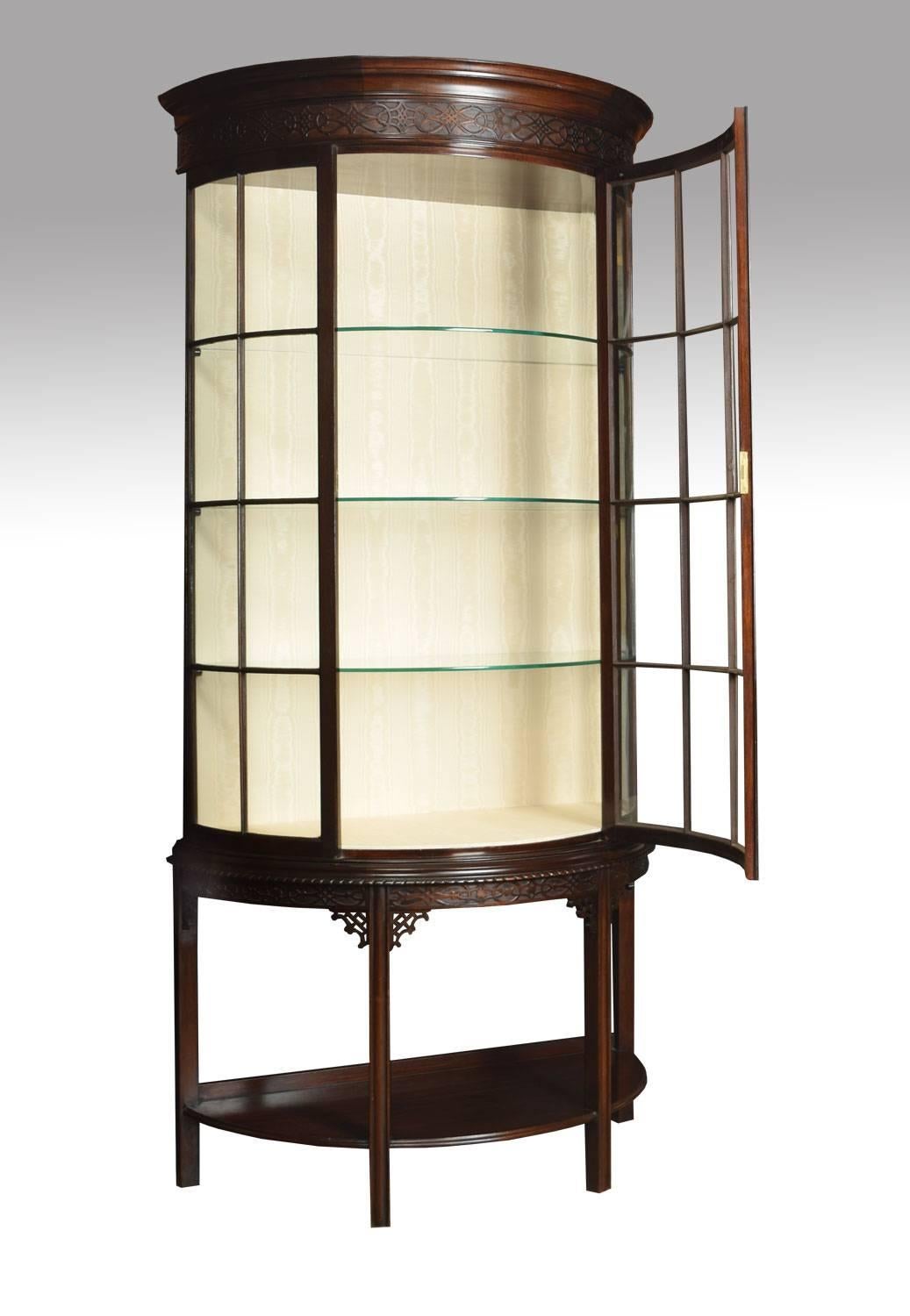 Edwardian mahogany display cabinet the blind fret moulded top above large glazed door opening to reveal three glazed shelves. All raised up on square tapering legs united by under tier.

Dimensions:
Height 74.5 inches
Width 37 inches
Depth 19