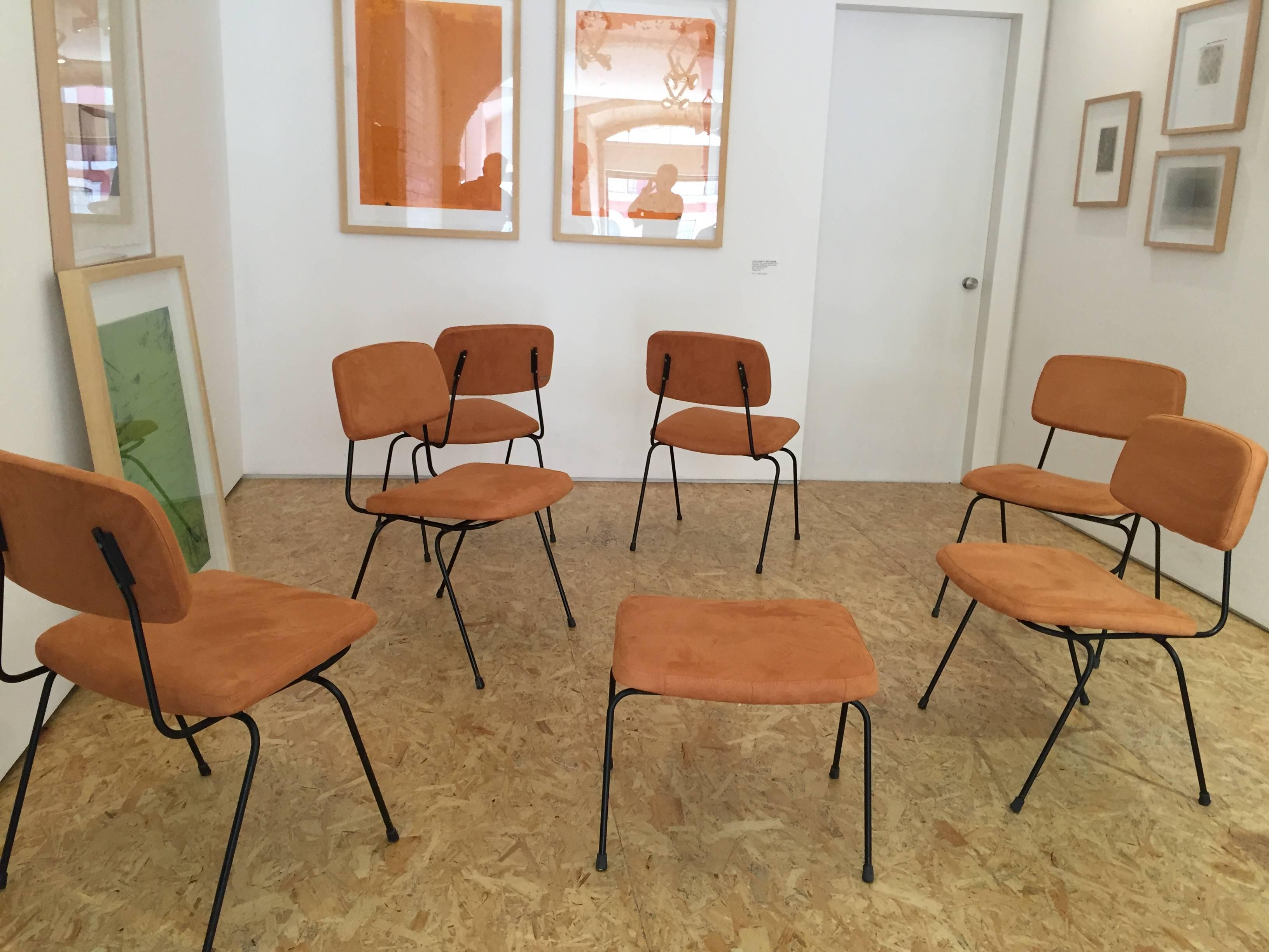 Set by Daciano da Costa with six chairs and one stool made in 1962.
Very close design of Paulin 770 chairs because Daciano da Costa started a commercial collaboration with Airborne Editions in order to make furniture in Portugal. 
All the set is