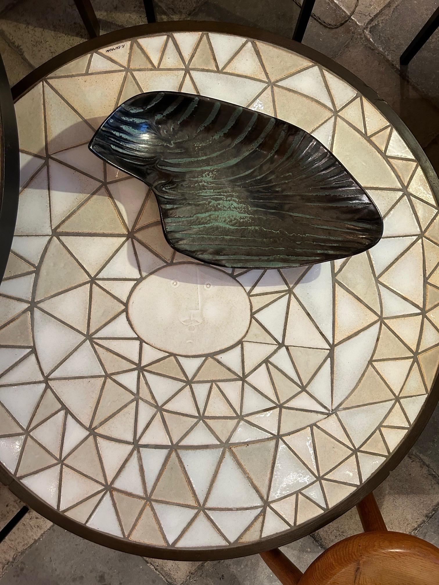 Français Table basse circulaire de Roger Capron, années 1960 en vente