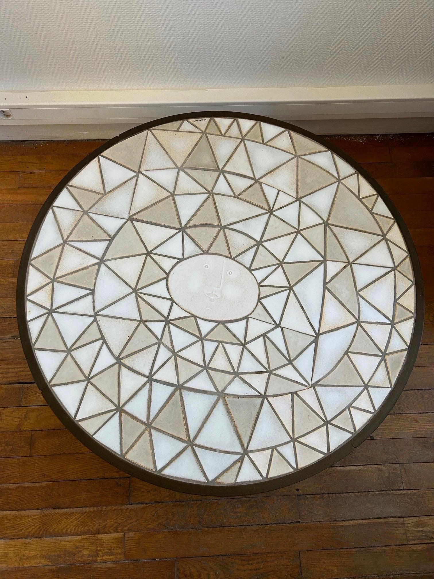 Table basse circulaire de Roger Capron, années 1960 Bon état - En vente à Paris, FR