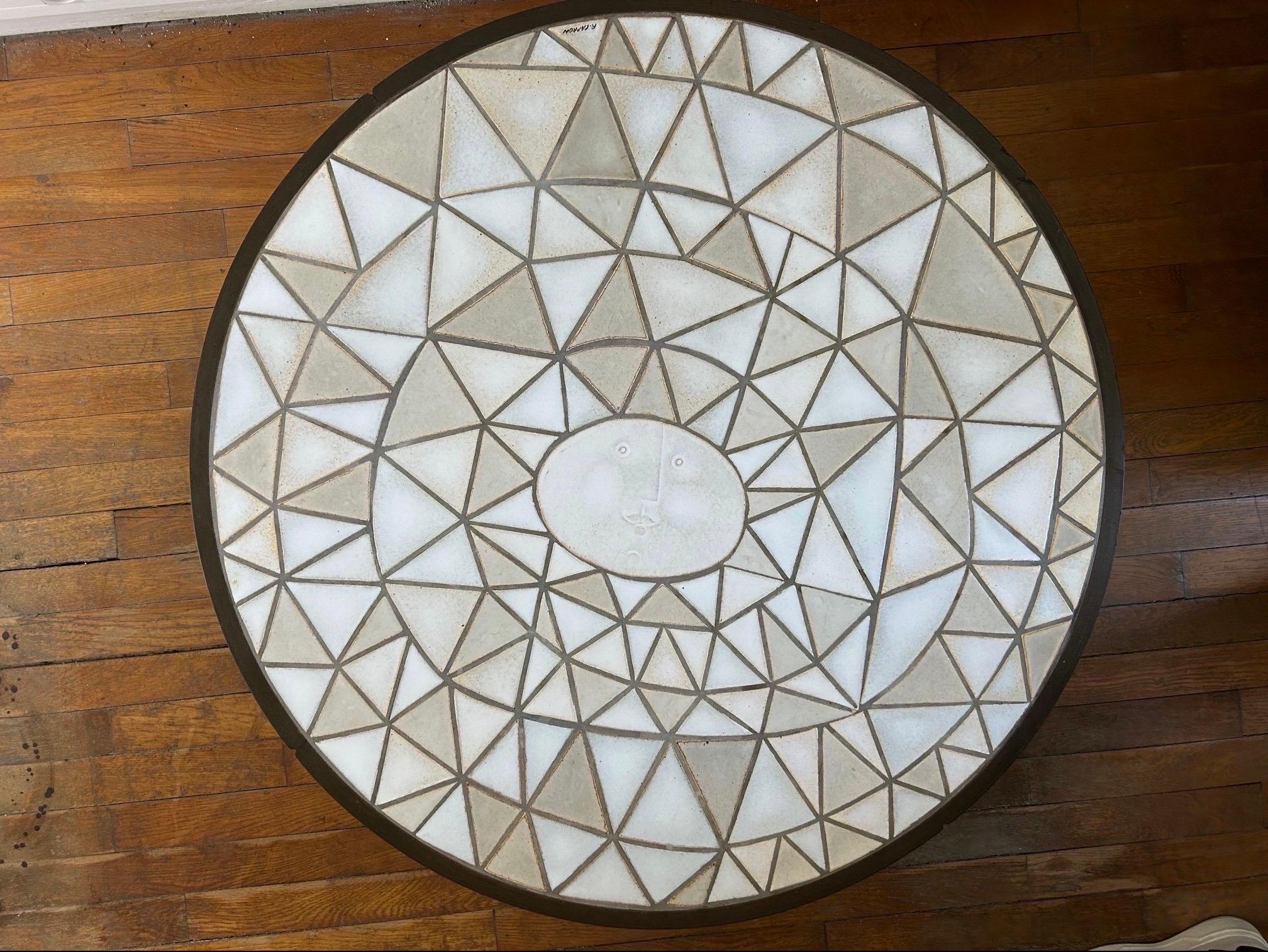 Moderne Table basse circulaire de Roger Capron, années 1960 en vente
