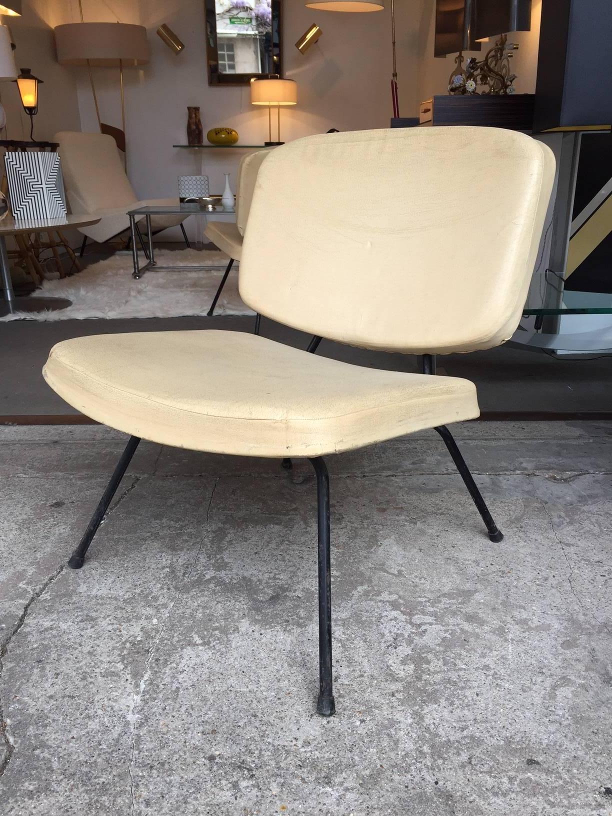 Pair of low chairs, CM190 design by Pierre Paulin fo Thonet Editions.
Condition as is, great design.