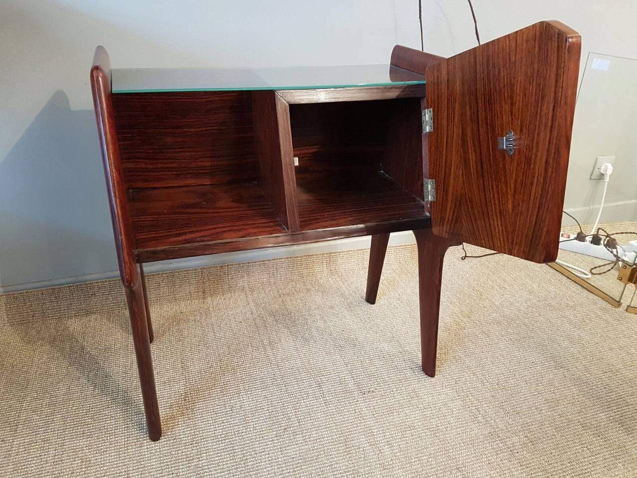 Pair of Italian Rosewood Sidetables In Good Condition In Paris, FR