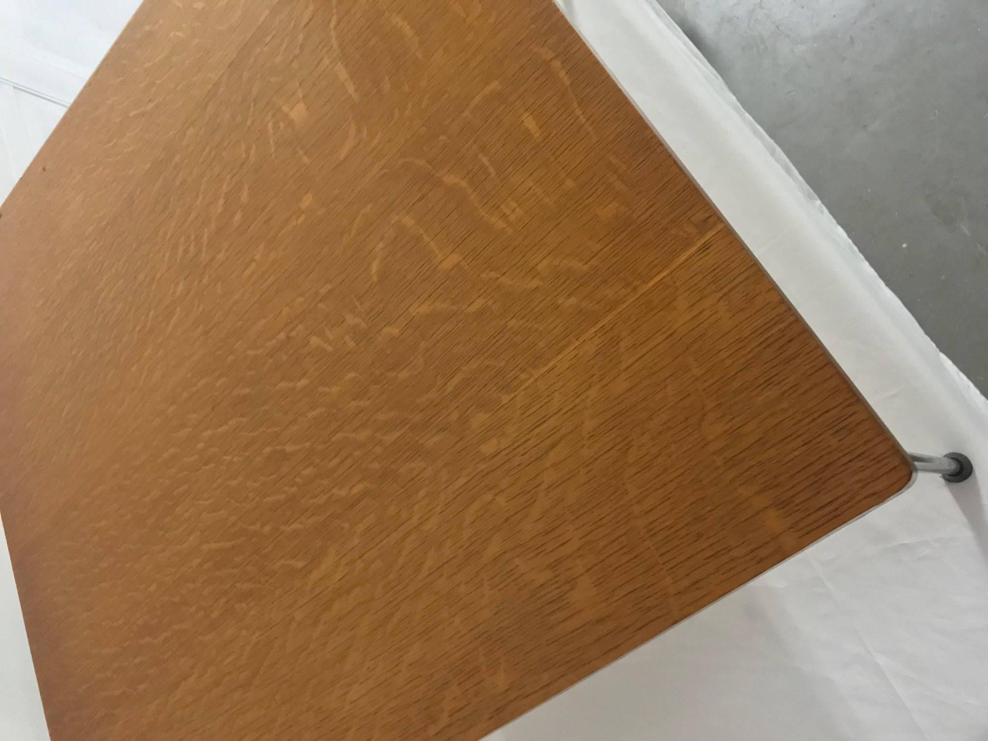 Chêne Table basse CM192 de Pierre Paulin en vente