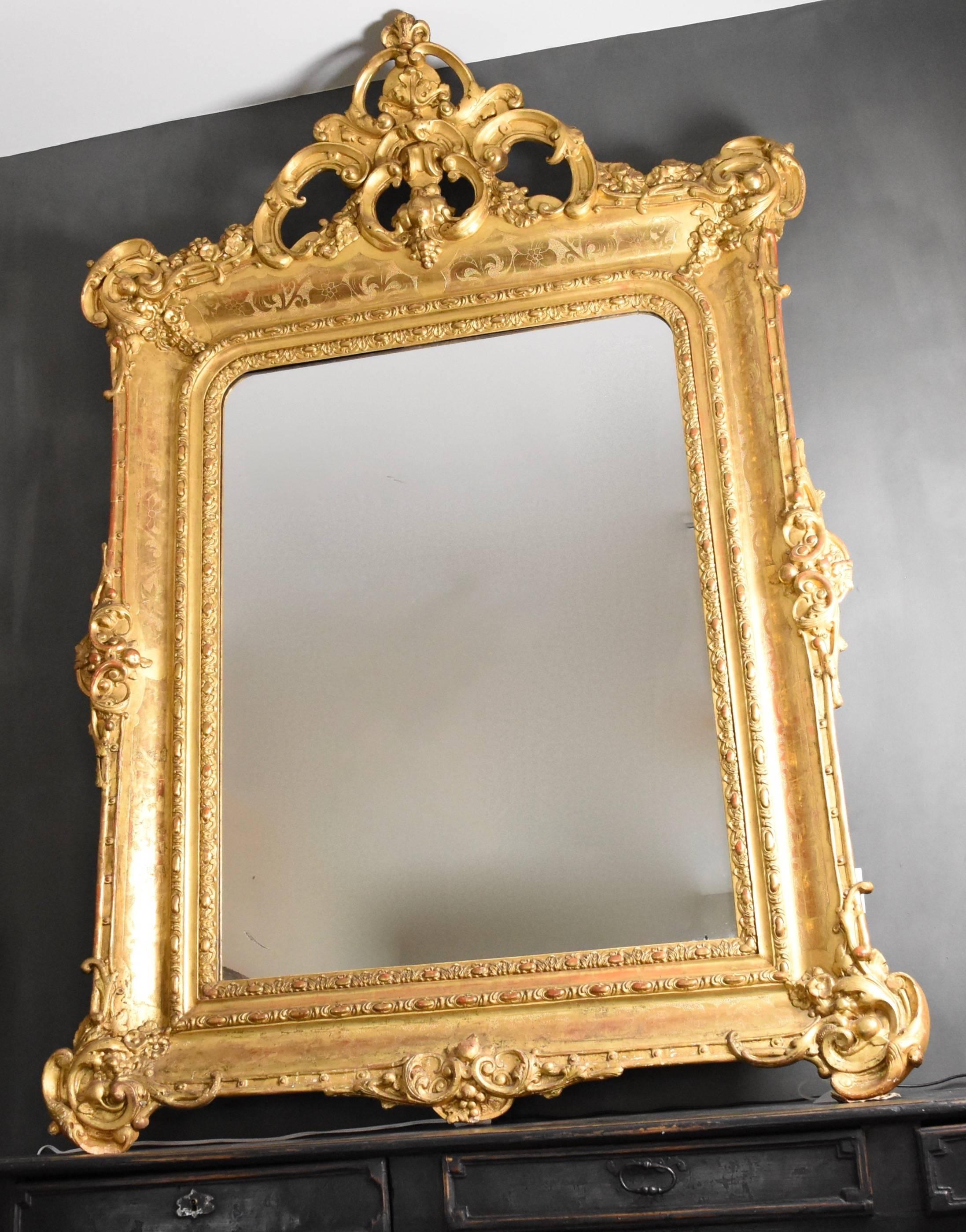 19th Century Italian Carved Venetian Gold Gilt Mirror with Original Mercury Gla 1