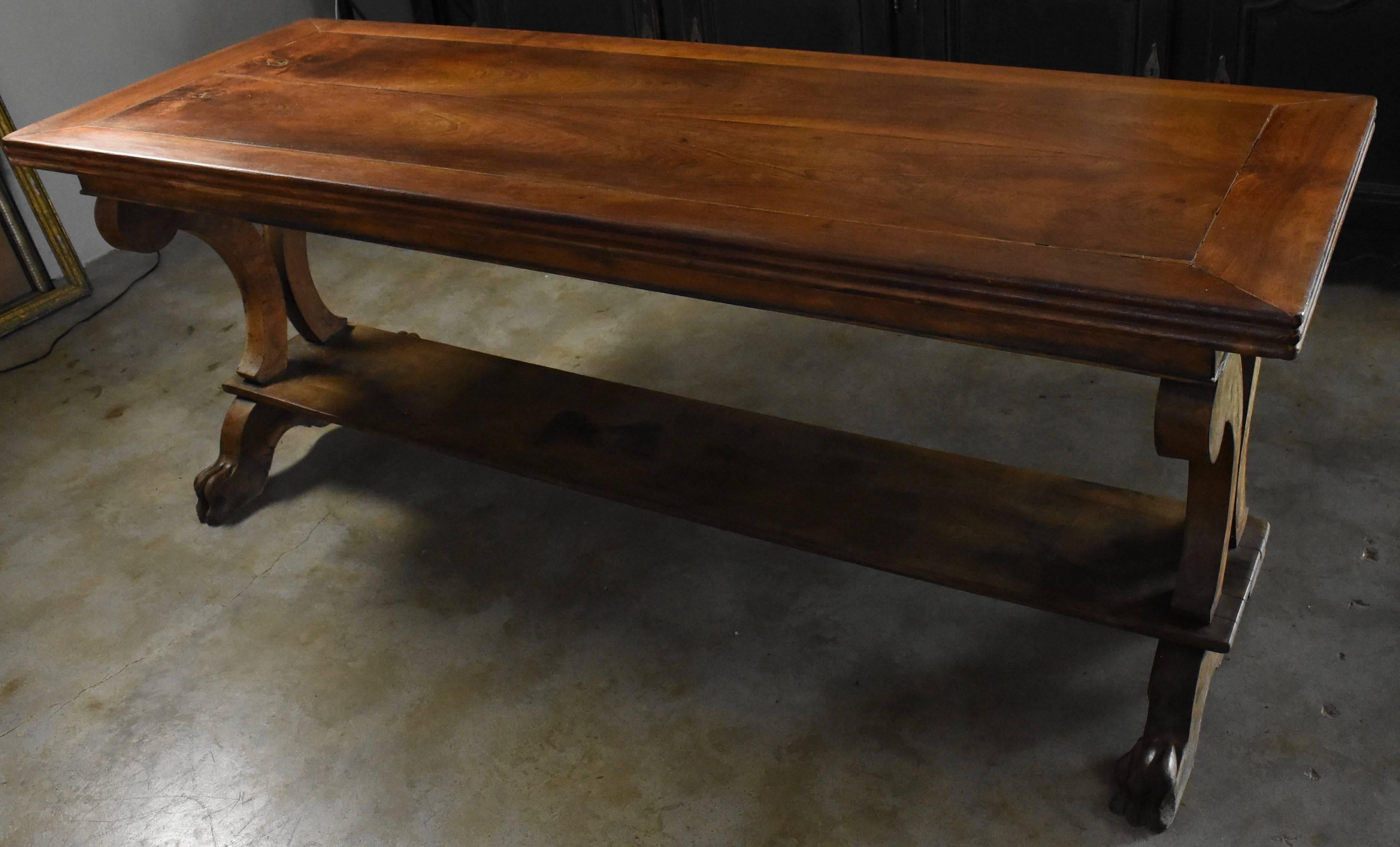 Early 19th Century French Walnut Library Console Table with Lion Claw Feet For Sale 1