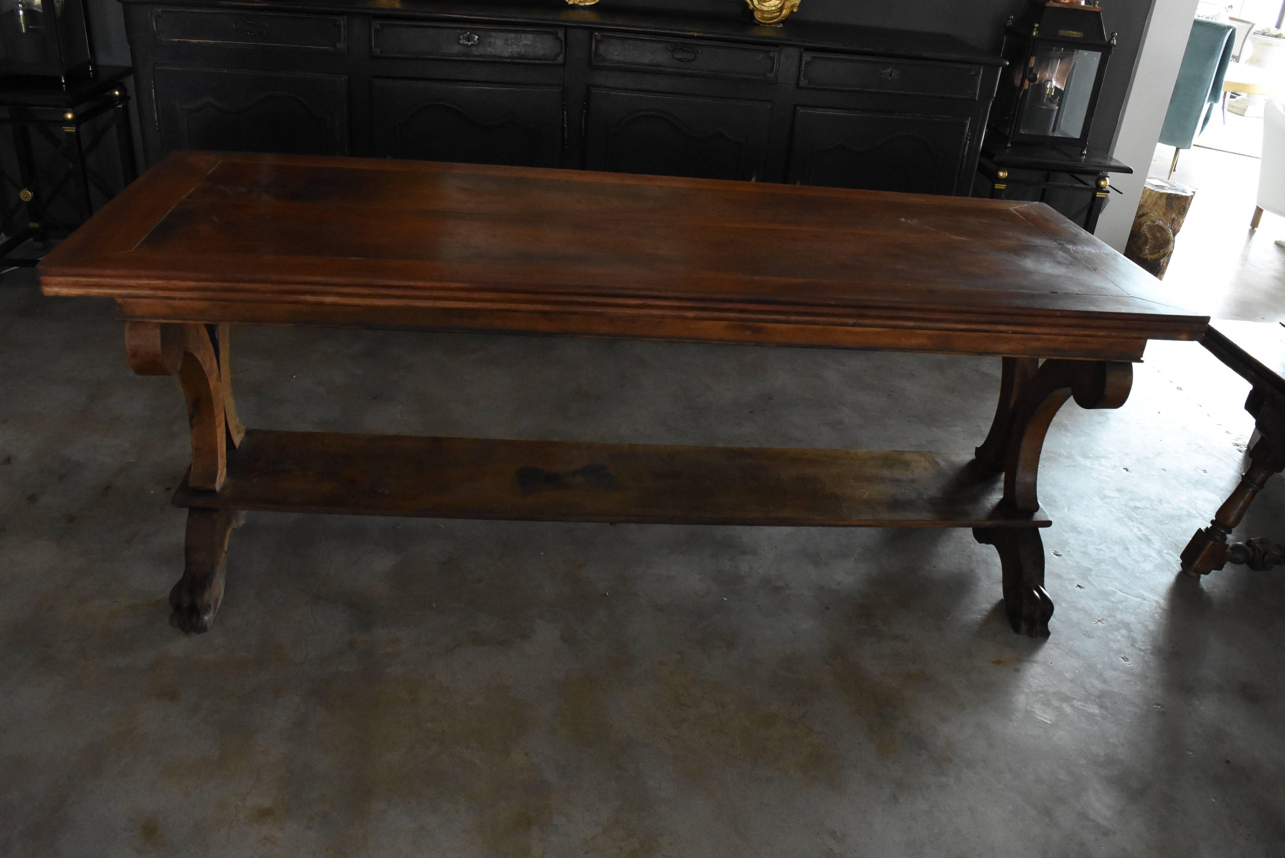 Early 19th Century French Walnut Library Console Table with Lion Claw Feet For Sale 4