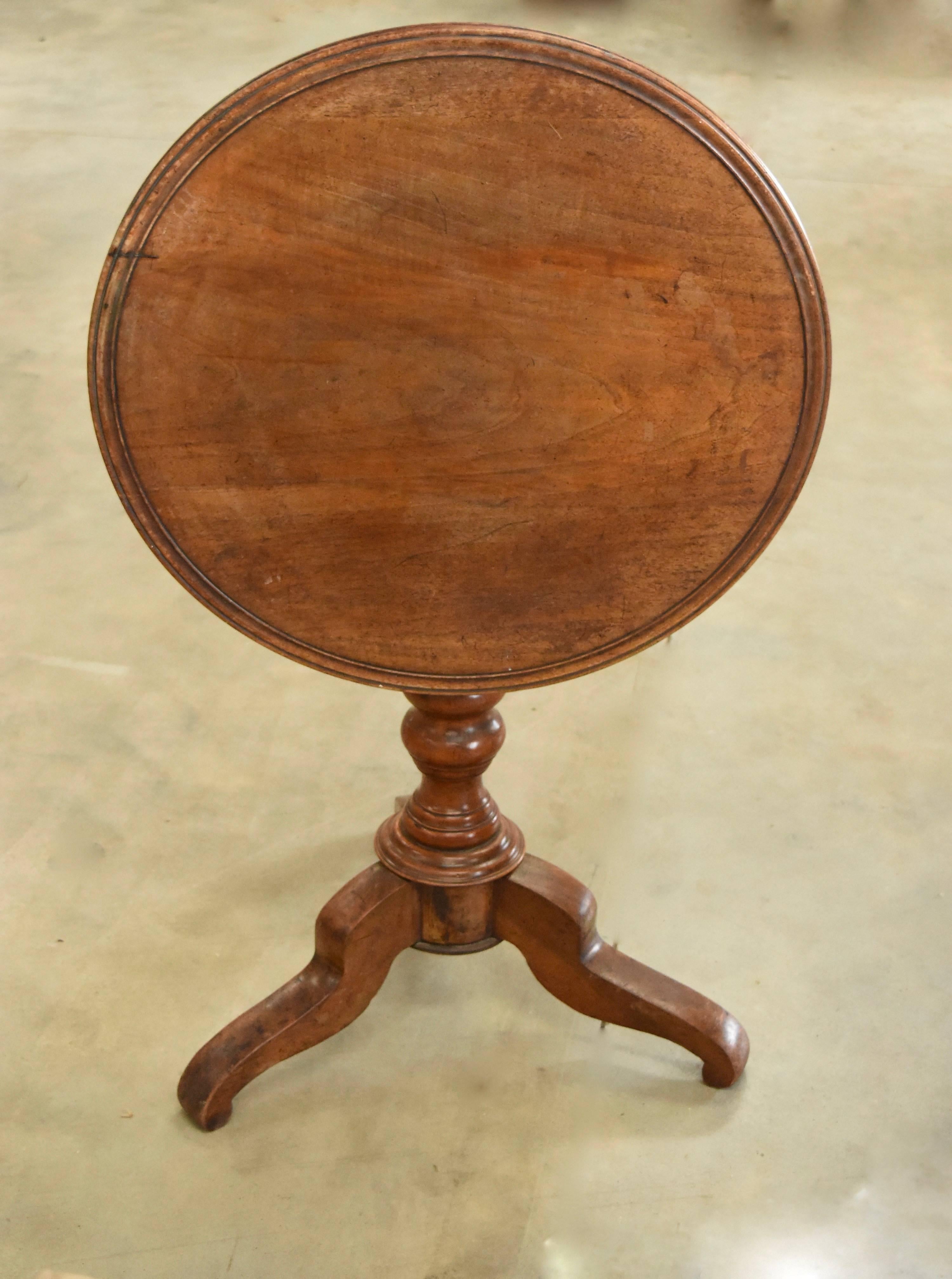 French 19th Century Walnut Tilt-Top Pedestal Side Table from France