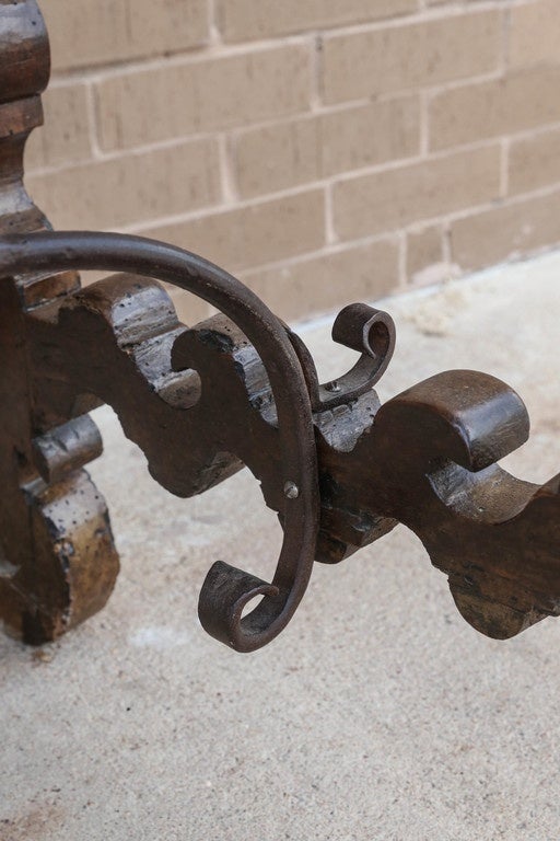 17th Century, Walnut Italian Table with Iron Stretcher For Sale 1