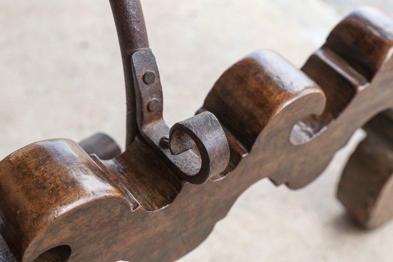 17th Century, Walnut Italian Table with Iron Stretcher For Sale 4