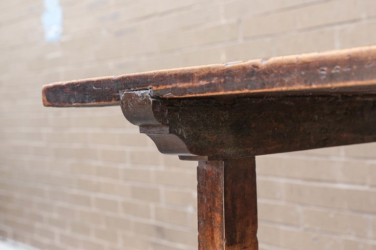 17th Century, Walnut Italian Table with Iron Stretcher For Sale 5