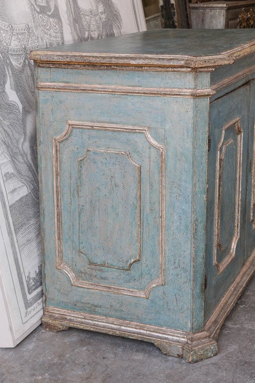 18th Century Italian Credenza from Venice, Italy In Excellent Condition For Sale In Houston, TX