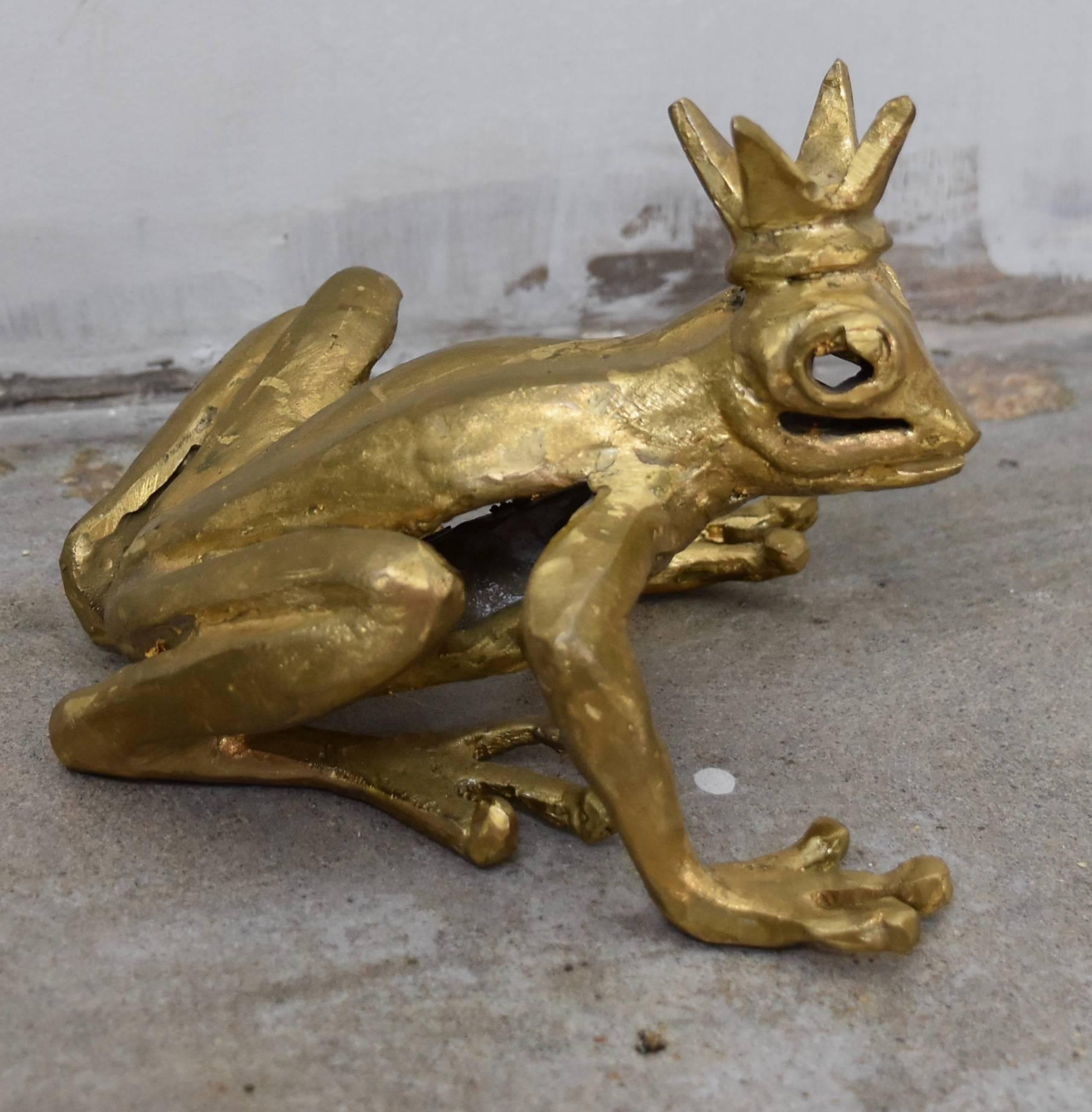 This lovely bronze frog was purchased at a castle in Belgium and done by artist
Sculptress Paula Swinnen. She is know for her bronze tables which I also carry. This was a trinket I just couldn't pass up.