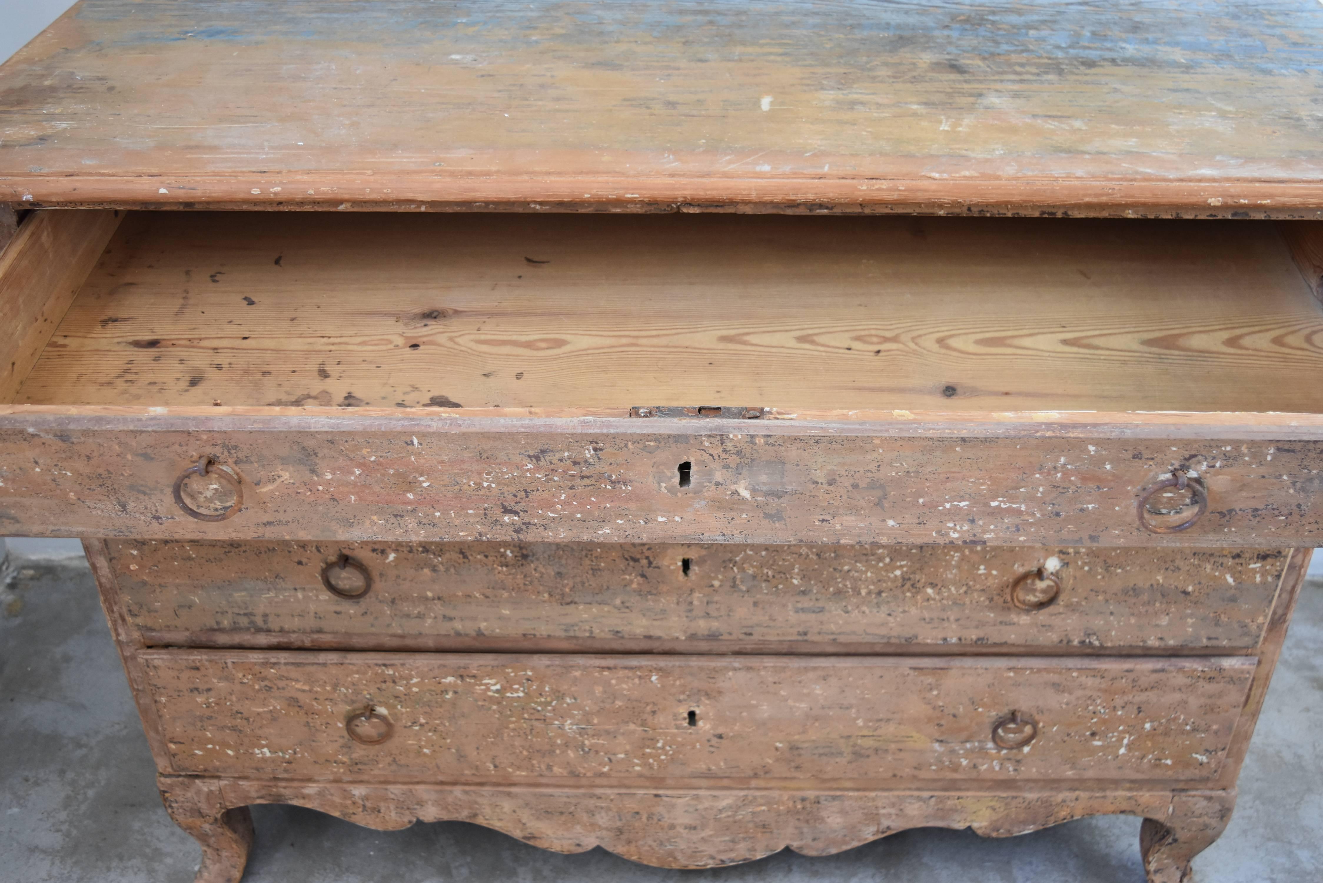 Late 19th Century Swedish Rococo Four-Drawer Original Painted Chest 3