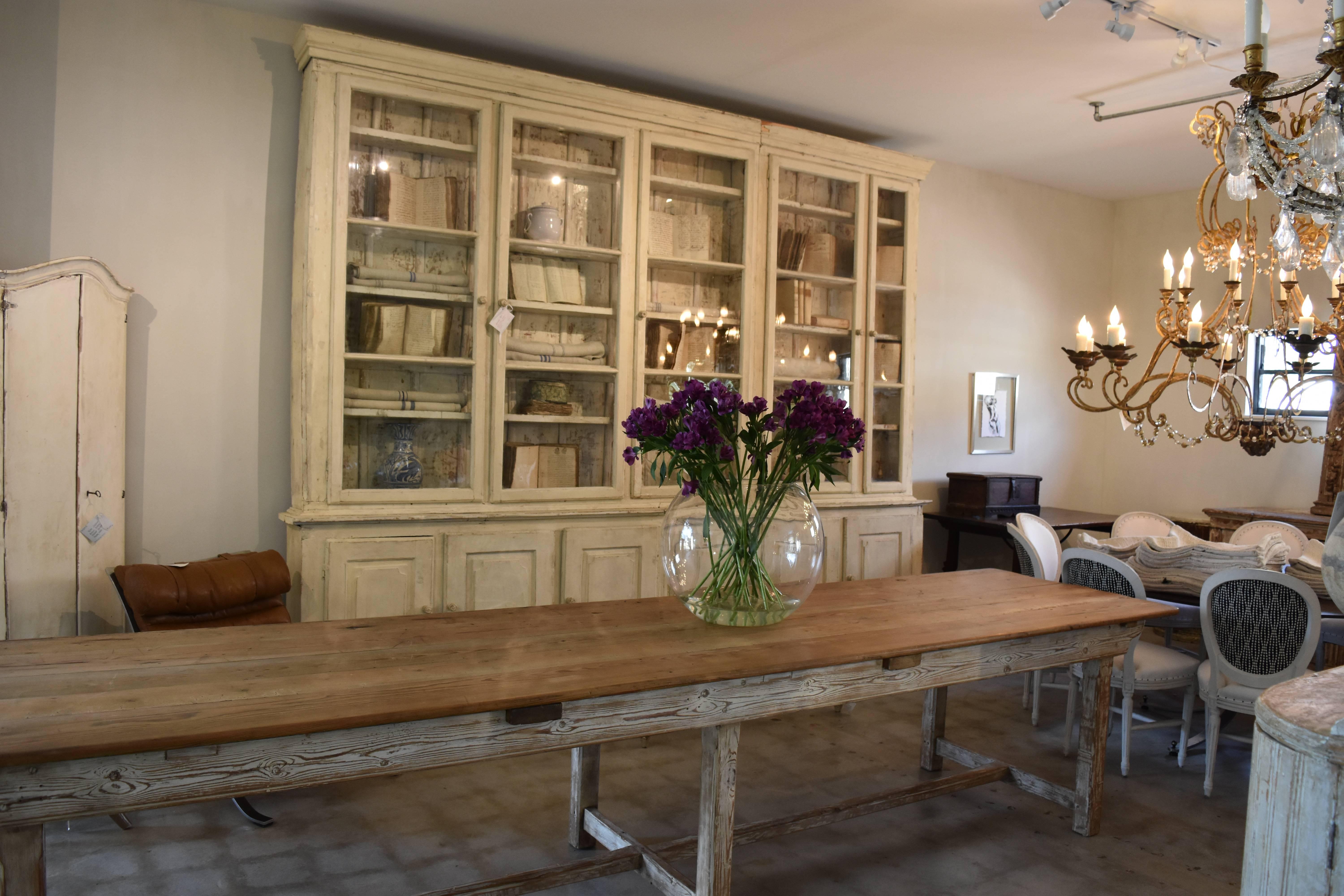 Spanish 18th Century Pharmacy Cabinet Painted in Creamy White 2