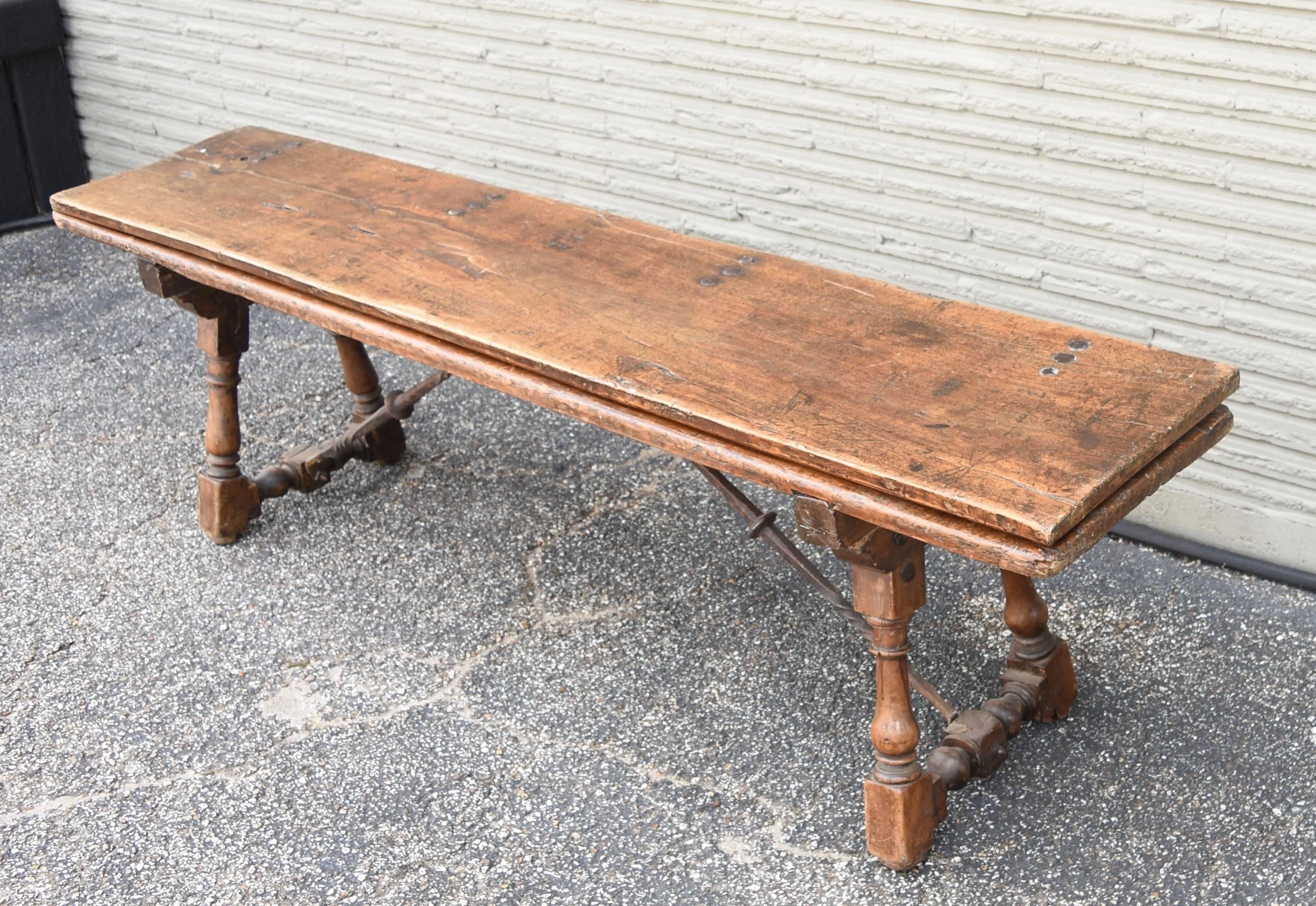 Late 17-Early 18th Century Italian Folding Walnut Bench with Iron Stretcher In Good Condition In Houston, TX