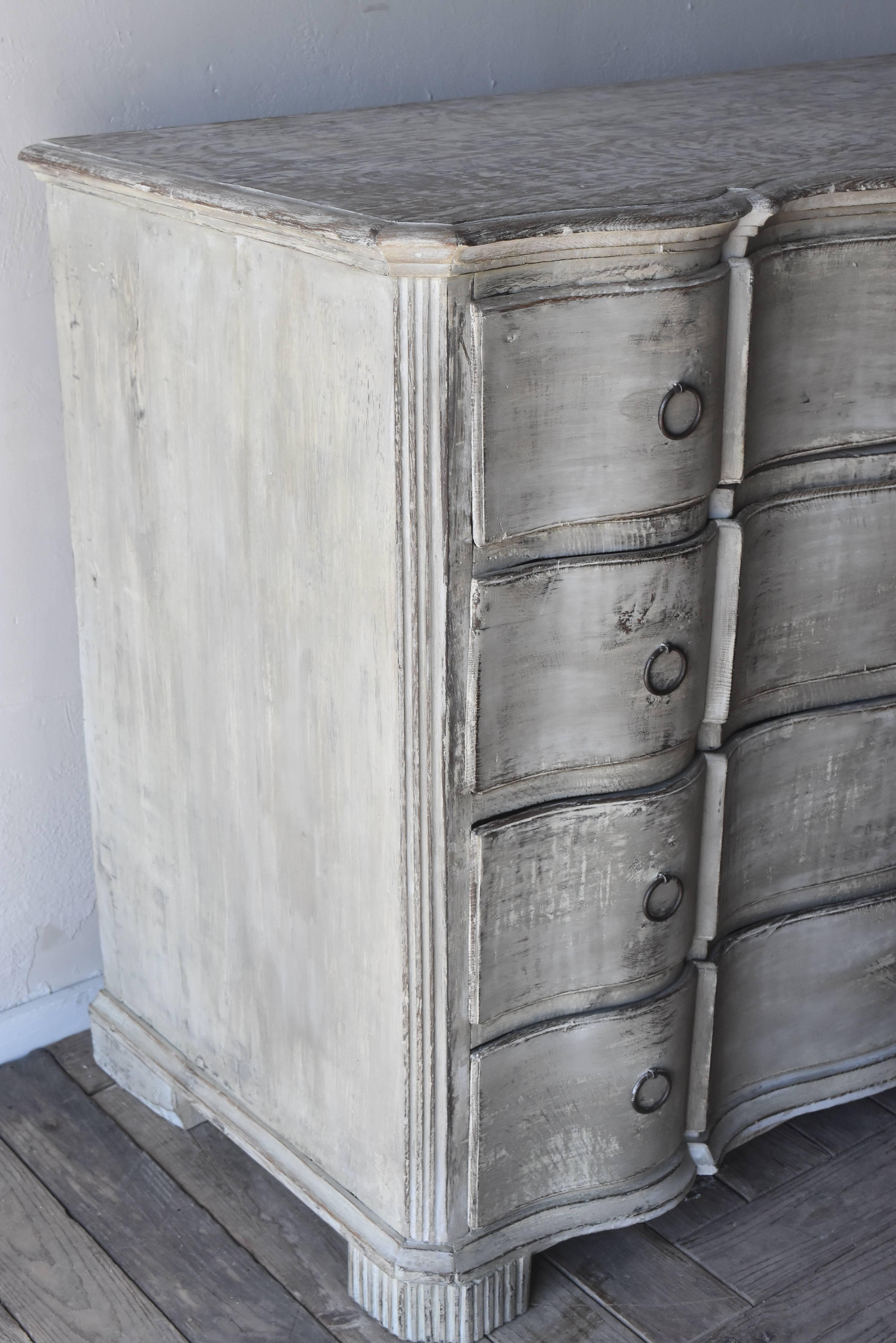 Oak Early 19th Century Serpentine Danish Four-Drawer Painted Grayish White Chest For Sale