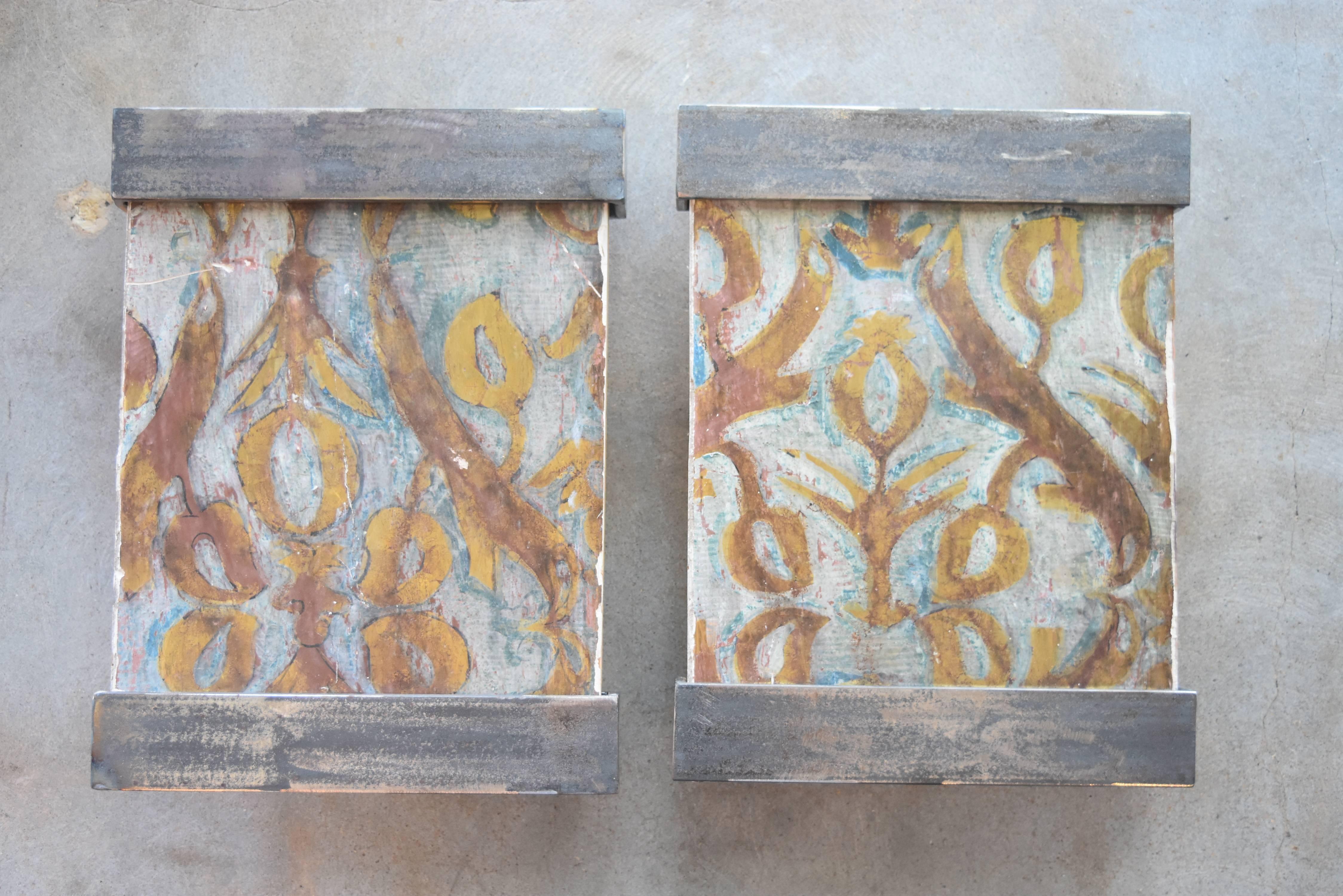 Moderne, rückseitig beleuchtete Wandleuchter aus Eisen, portugiesische Altarplatten aus dem 17. Jahrhundert im Angebot 1