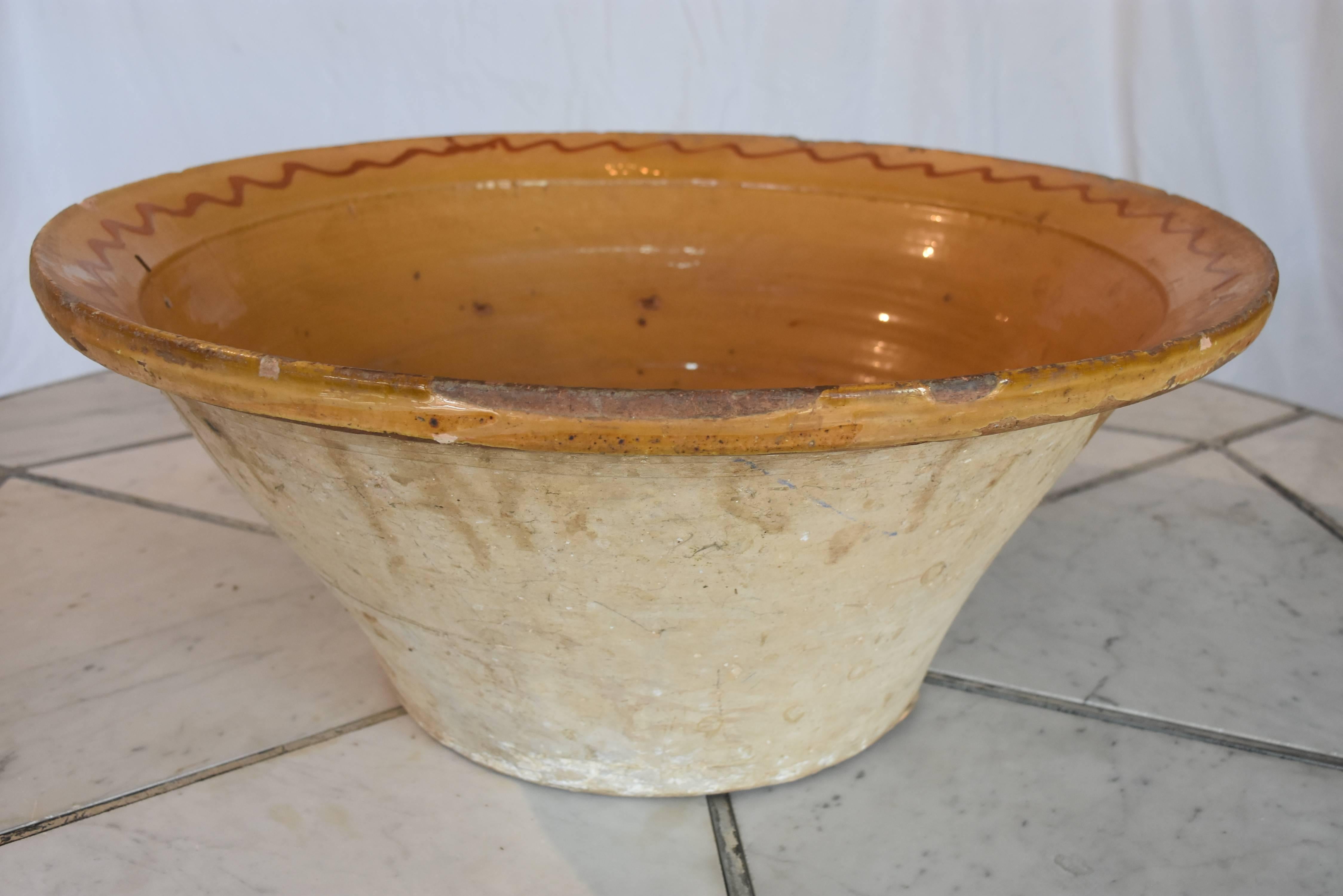 19th Century Spanish Ceramic Bowl with Mustard Yellow and Burnt Orange Design In Good Condition In Houston, TX
