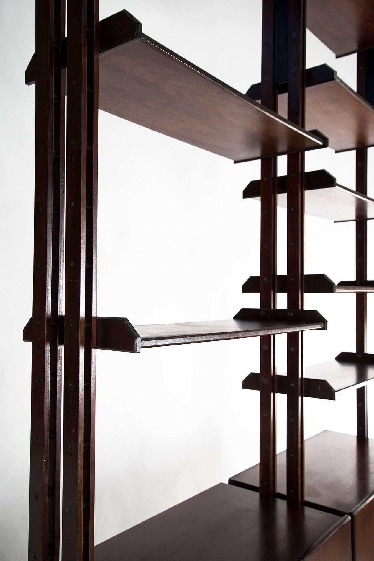 Large Adjustable Rosewood and Leather Bookcase, Italy, 1950 In Good Condition In Milan, IT