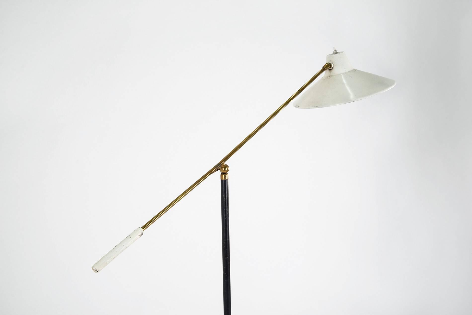 Elegant adjustable floor lamp manufactured by Stilnovo in the, 1950s. White marble base, black lacquered metal stem, brass arm and details, white lacquered metal diffuser. Good original vintage conditions.