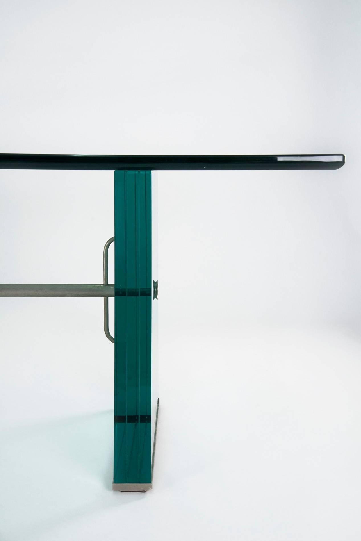 Extraordinary and extremely rare dining table designed by Pietro Chiesa for Fontana Arte in circa 1934. Nickel-plated metal feet and central beam, structure in massive and thick glass in a beautiful shade of green, beautifully cut-glass top. Good