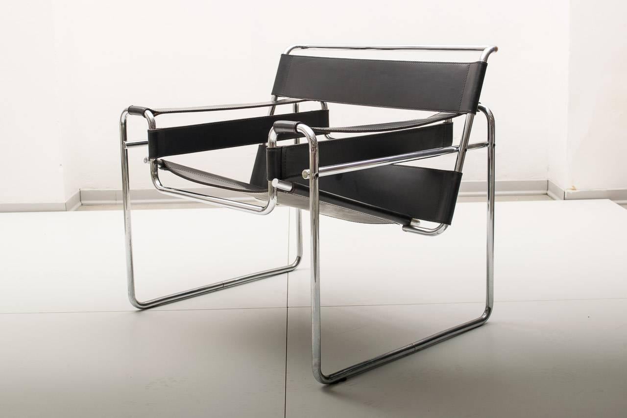 Pair of armchairs wassily by Marcel Breuer for Gavina. Made in 1982.