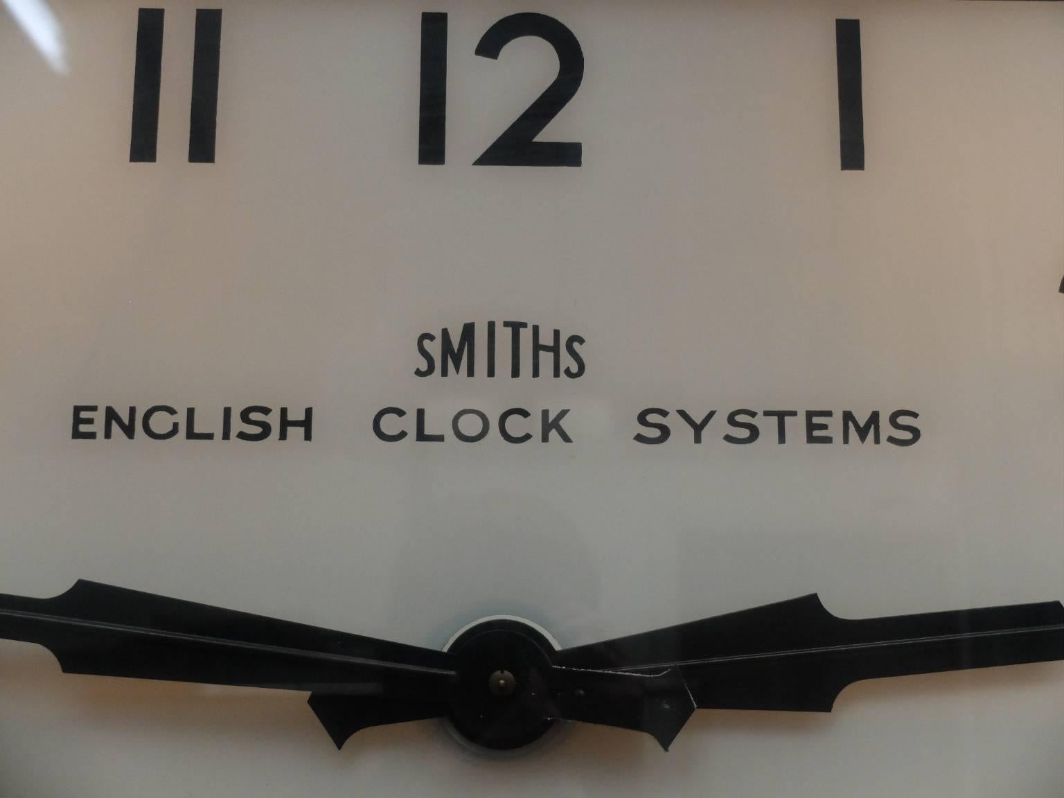 Double-Sided Clock In Good Condition In Llandudno, Conwy