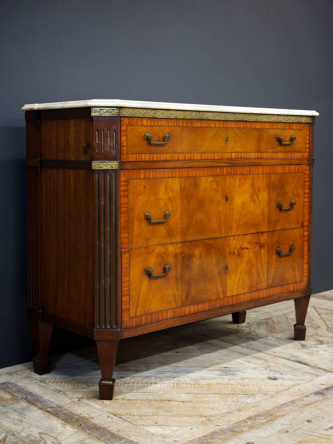 Inlaid continental commode.

Set on a canted square tapering leg, original figured Carrara marble top.

Superb quality to all the fruit wood inlay and cast brass and shaped copper inserts to the fluted columns.

Dutch 19th century.
       