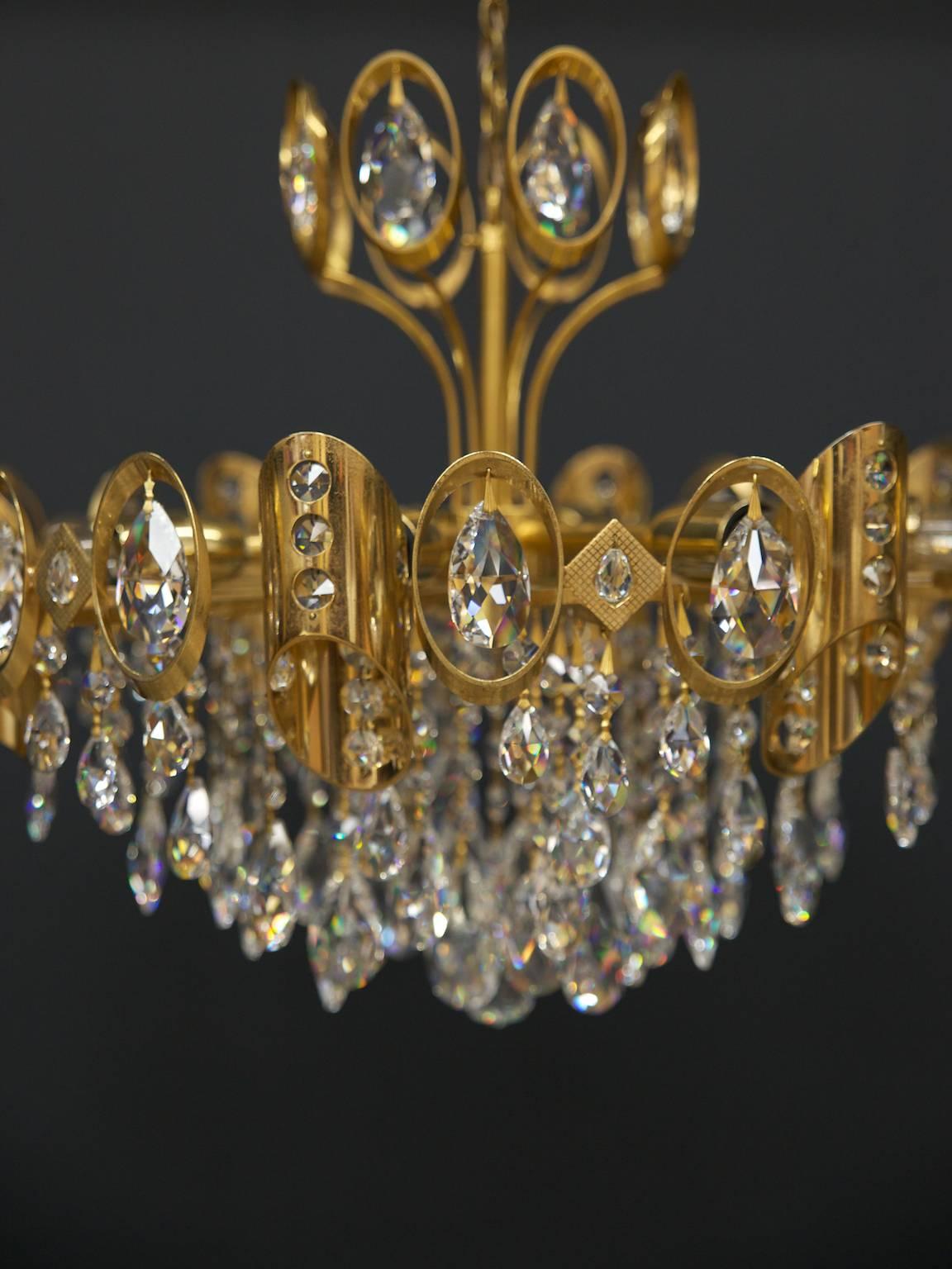 Pair of 1970s Chandeliers In Good Condition In Llandudno, Conwy