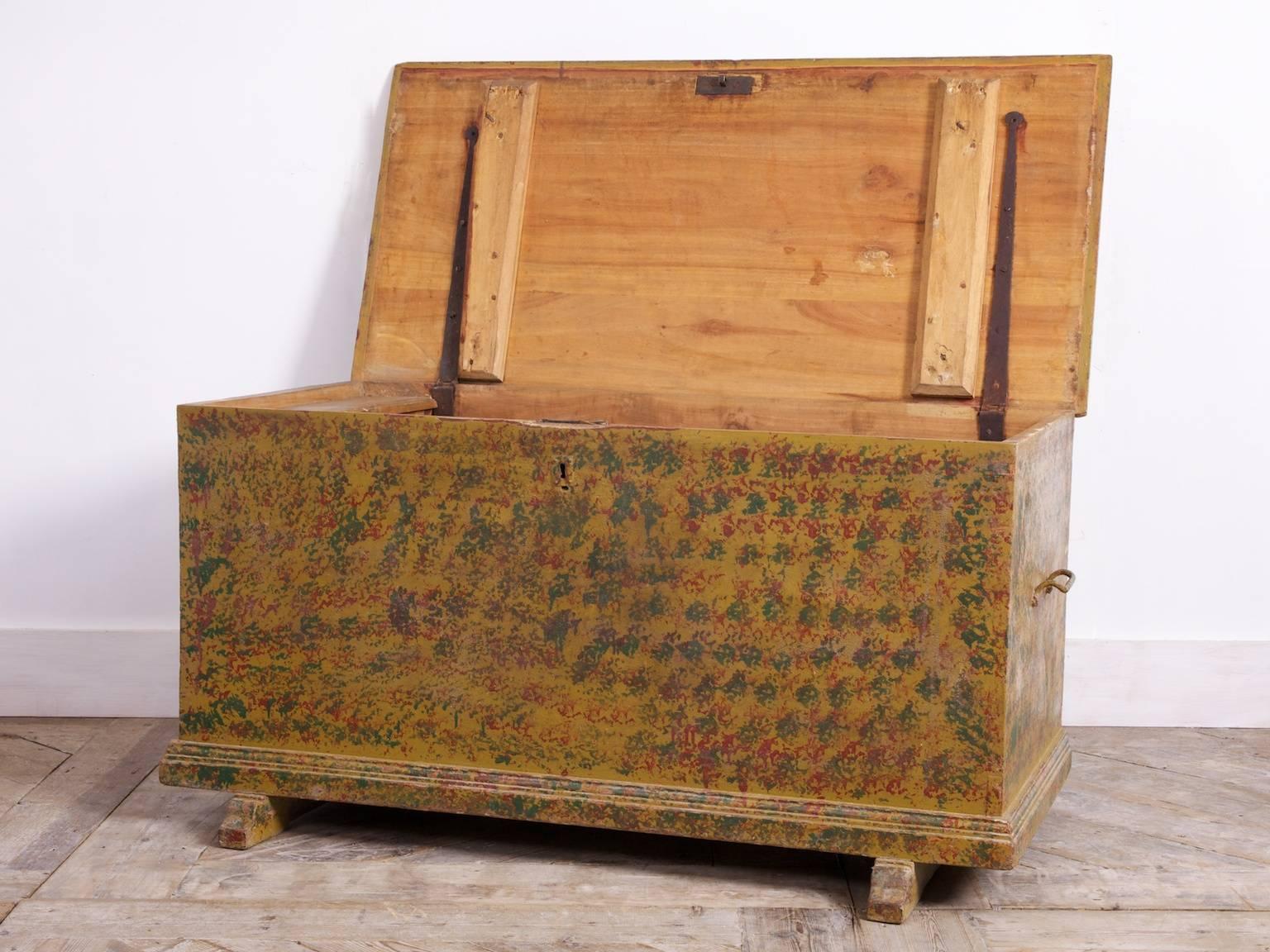 Painted Wooden Trunk In Good Condition In Llandudno, Conwy