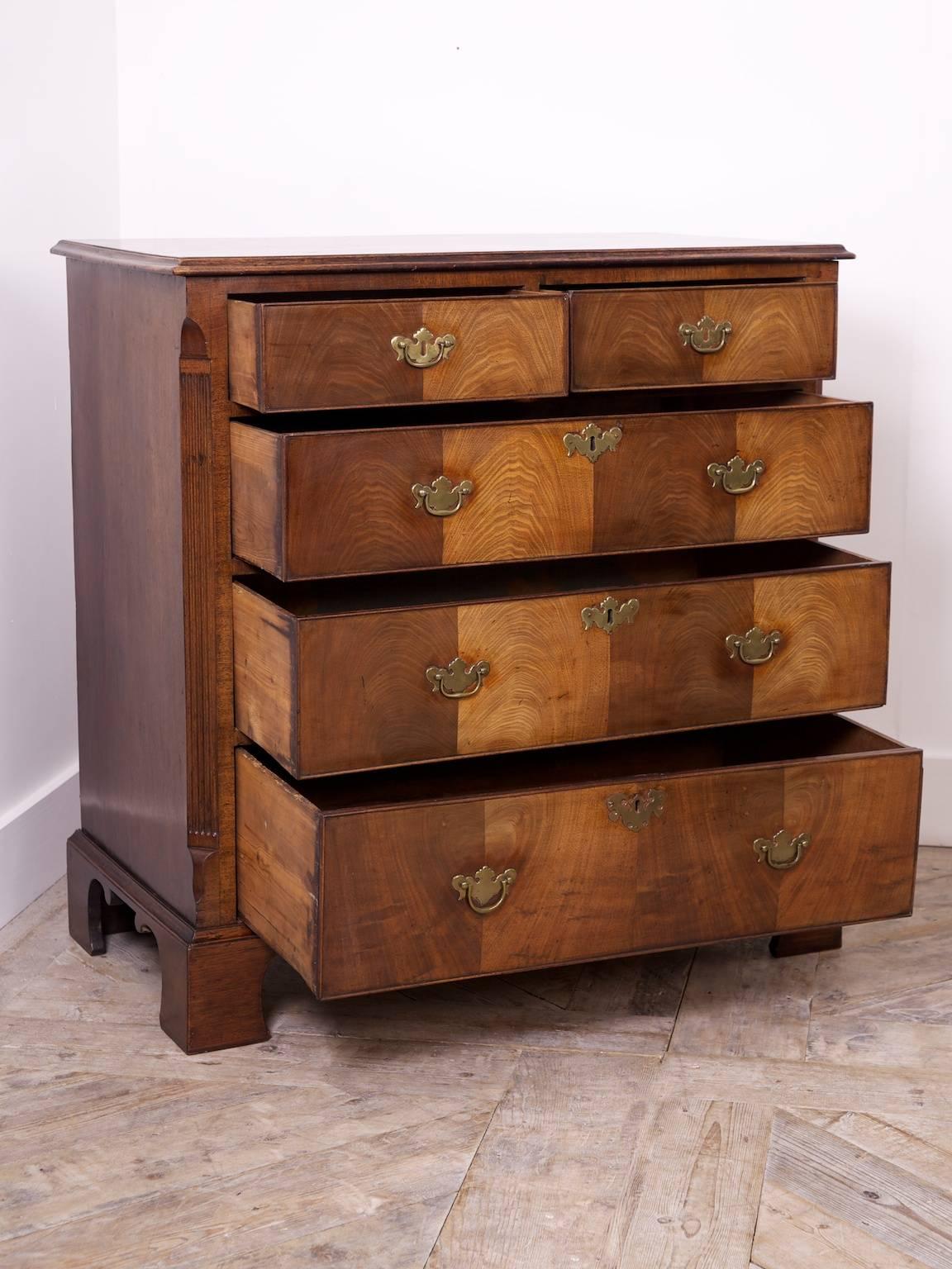 A George III mahogany chest of drawers.

Two short drawers above three graduated drawers.
 