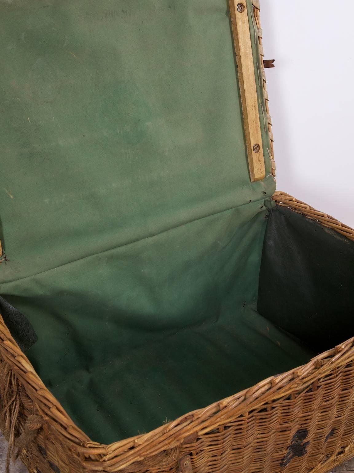 Wicker Laundry Basket In Good Condition In Llandudno, Conwy